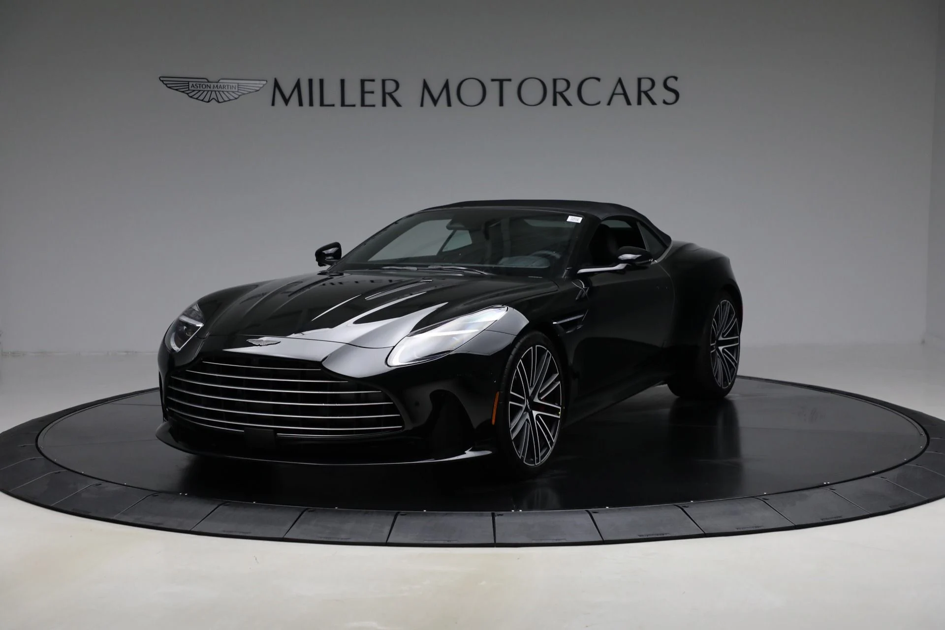 mph012_3624817262_New_2025_Aston_Martin_DB_12_Volante_26830d9739