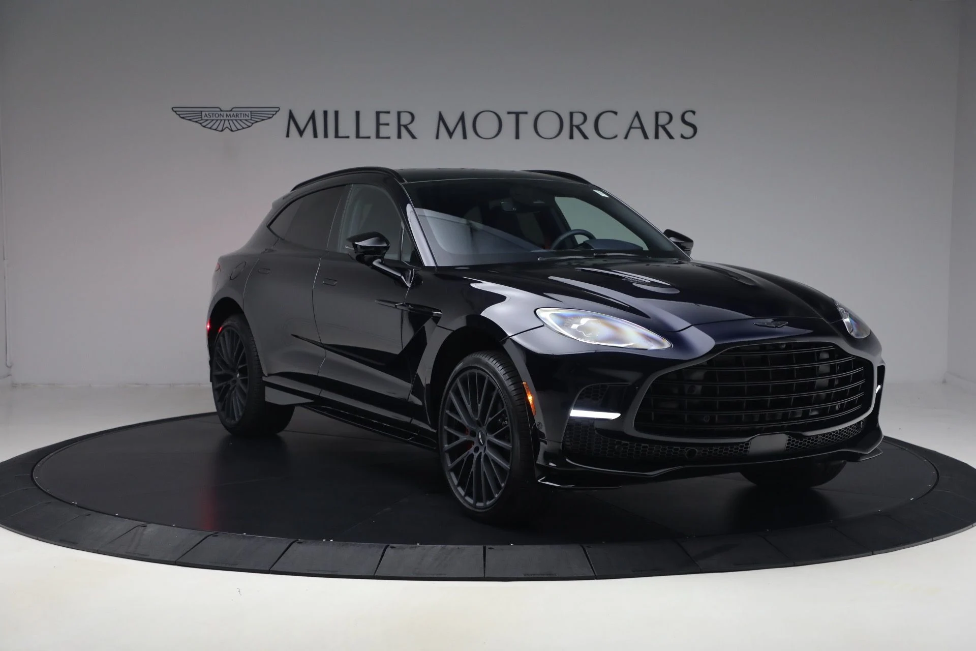mph012_3631275740_Used_2025_Aston_Martin_DBX_707_1790965010_162d4f0e63