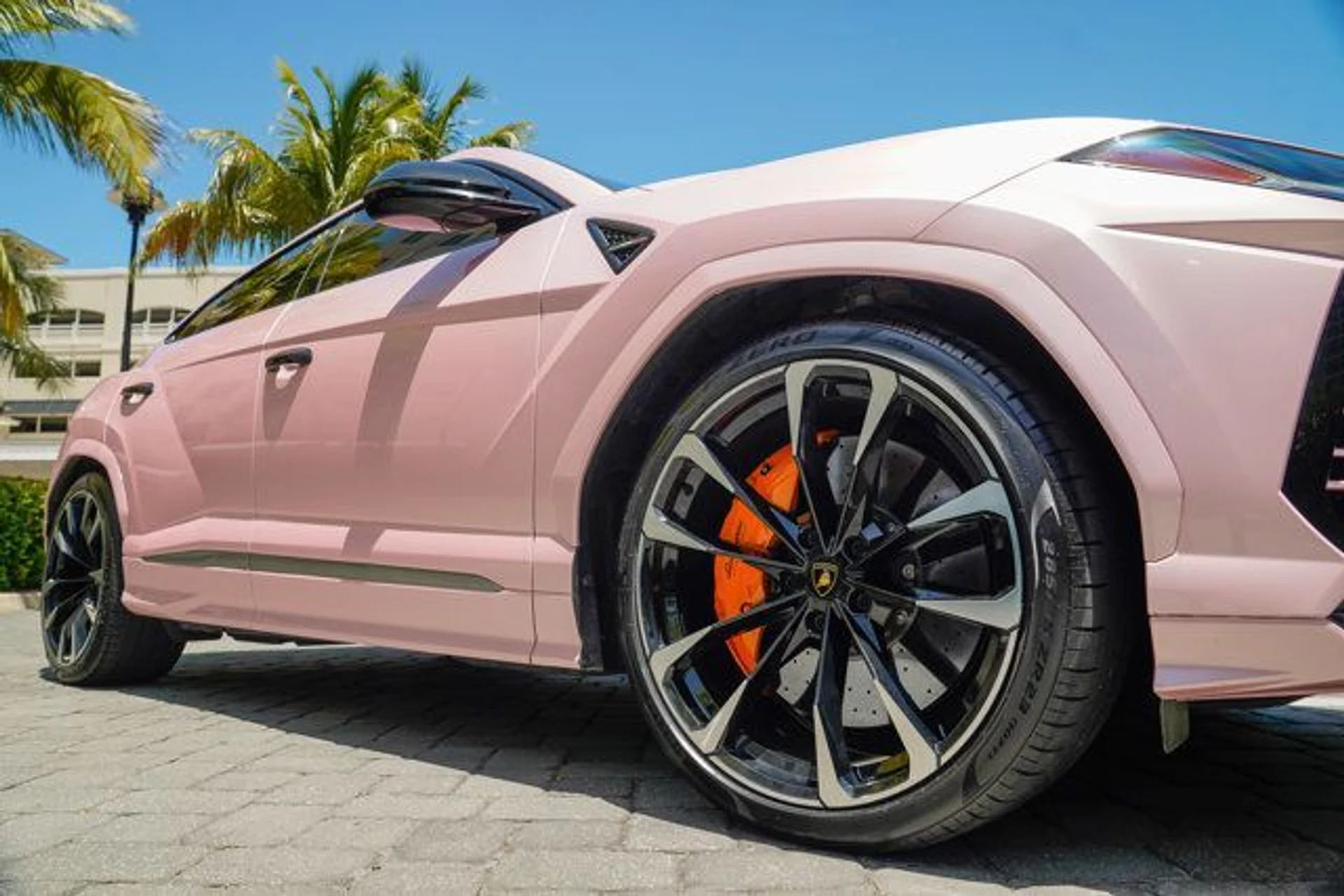 mph012_3631868629_used_2021_lamborghini_urus_awd_14354_22713615_13_640_4ce38d68b1