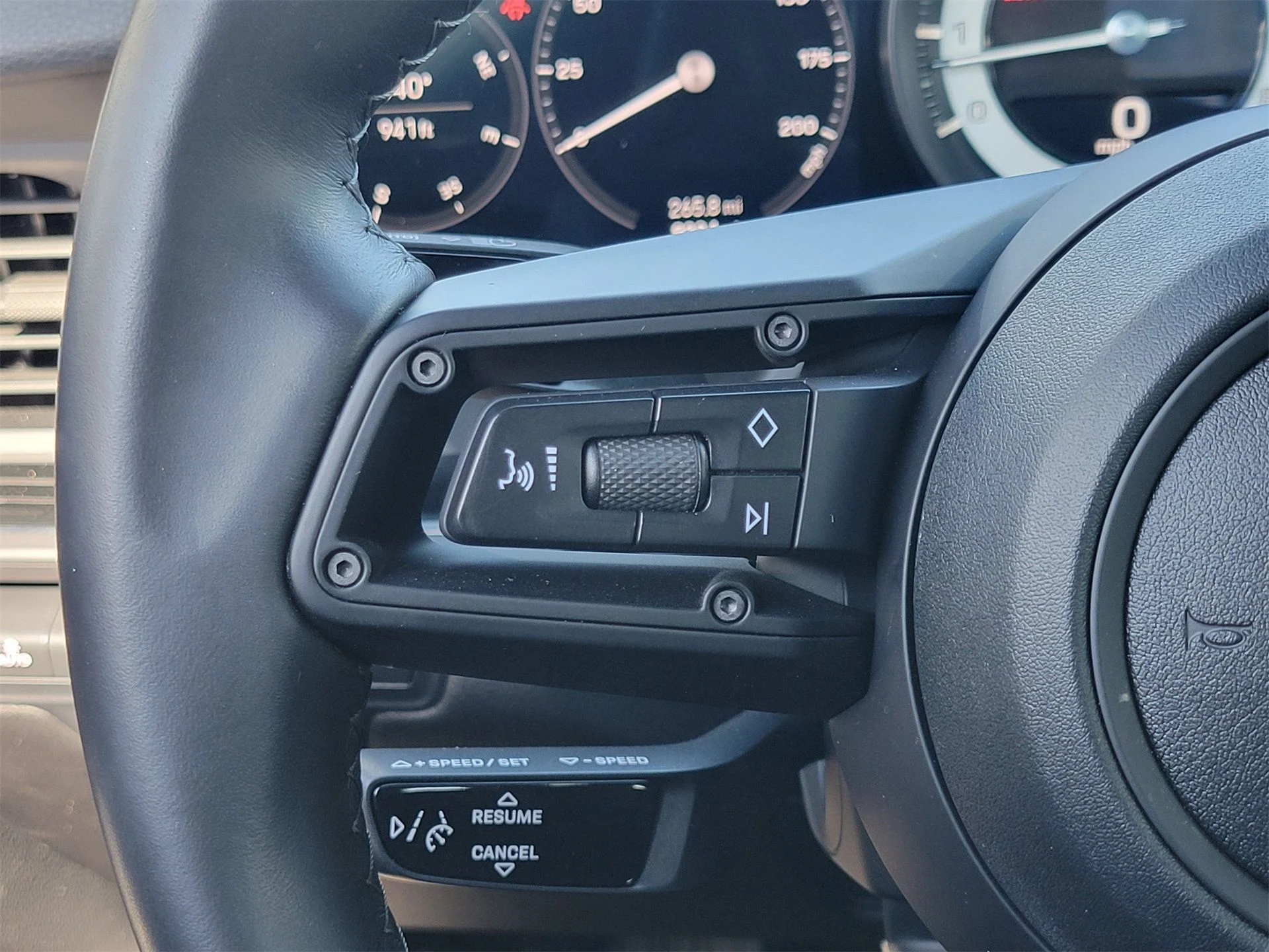 mph012_364385610_807353284944f5555b30621a80ad157d_ea3e568158