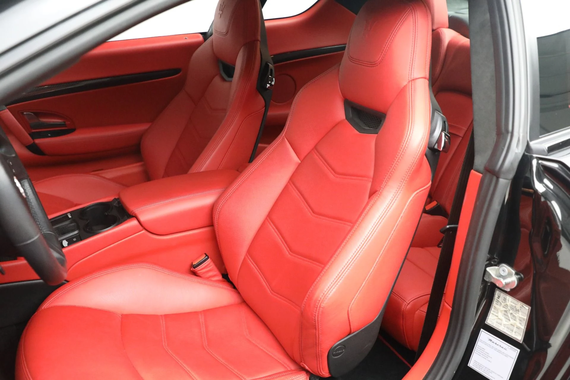 mph012_3647151996_Used_2015_Maserati_Gran_Turismo_MC_1760545652_2b1627500c