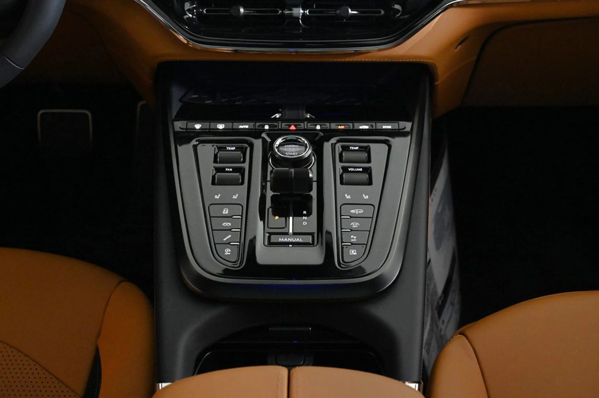 mph012_3654139001_new_2025_aston_martin_dbx_707awd_11350_22933621_12_1024_2977ca1b57