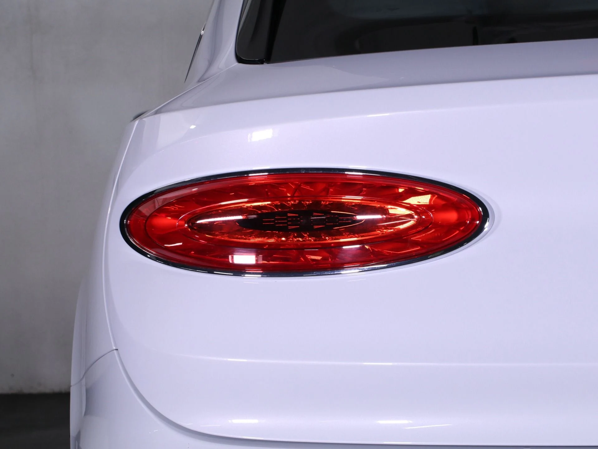 mph012_3654209610_Used_2024_Bentley_Bentayga_EWB_1757480370_f5c416363e