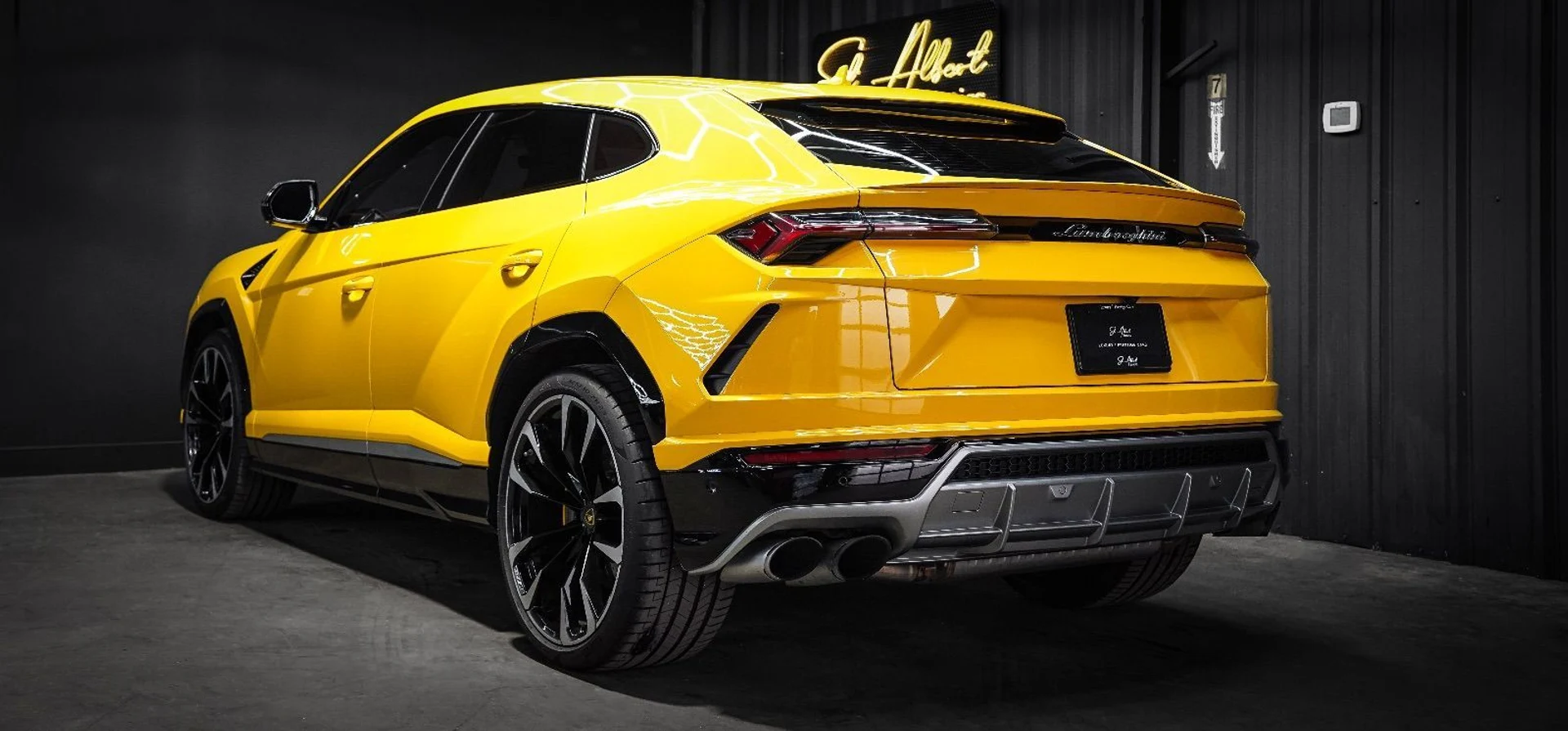 mph012_3663182380_37414663_03086_2020_lamborghini_urus_003_019d213c5c