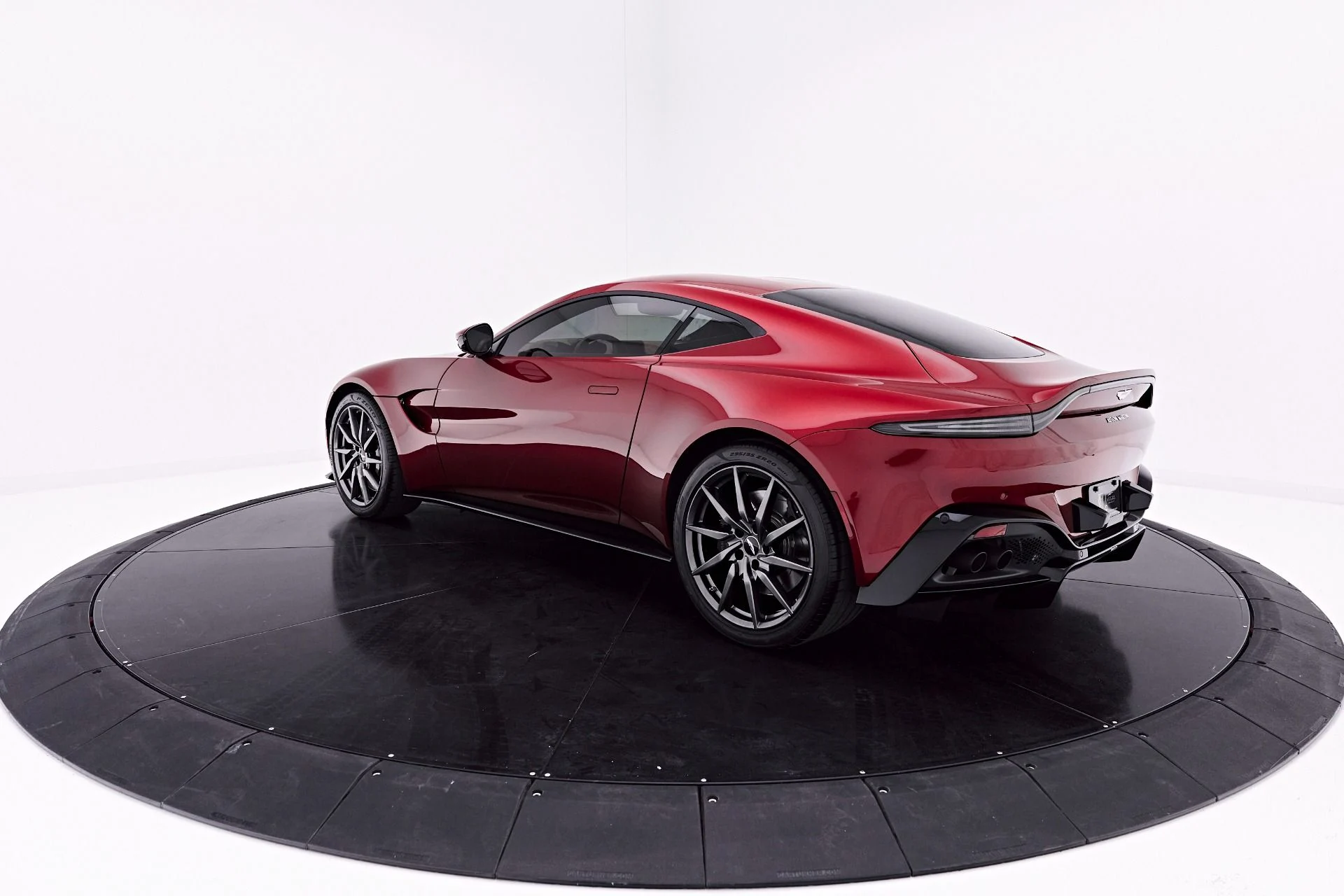 mph012_3672038858_Used_2020_Aston_Martin_Vantage_Base_1777504261_74c0714262