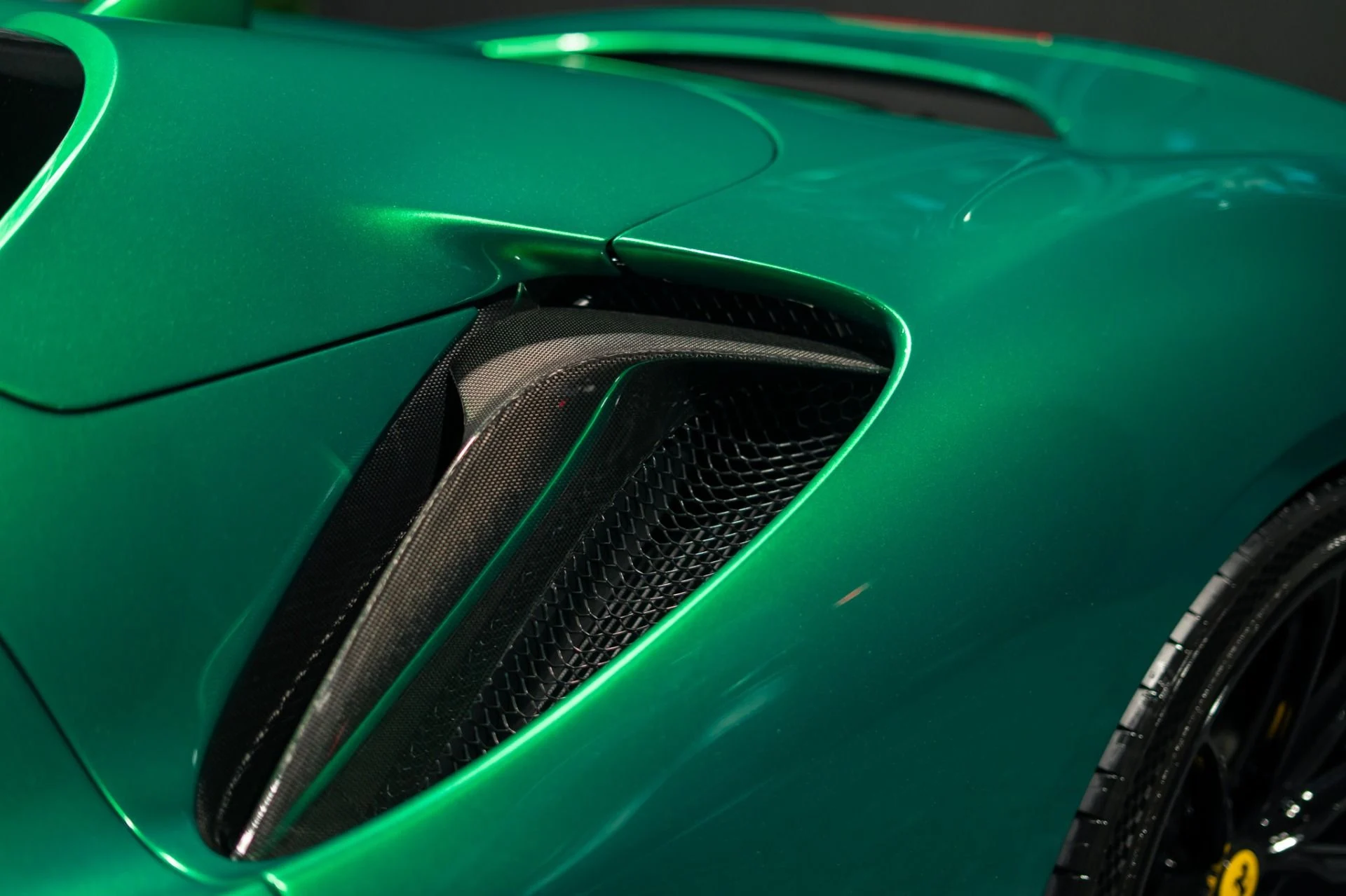 mph012_3683100225_Used_2024_Ferrari_SF_90_Spider_Extra_Campionario_Green_Jewel_711842_MSRP_1784911188_7bdd138aea