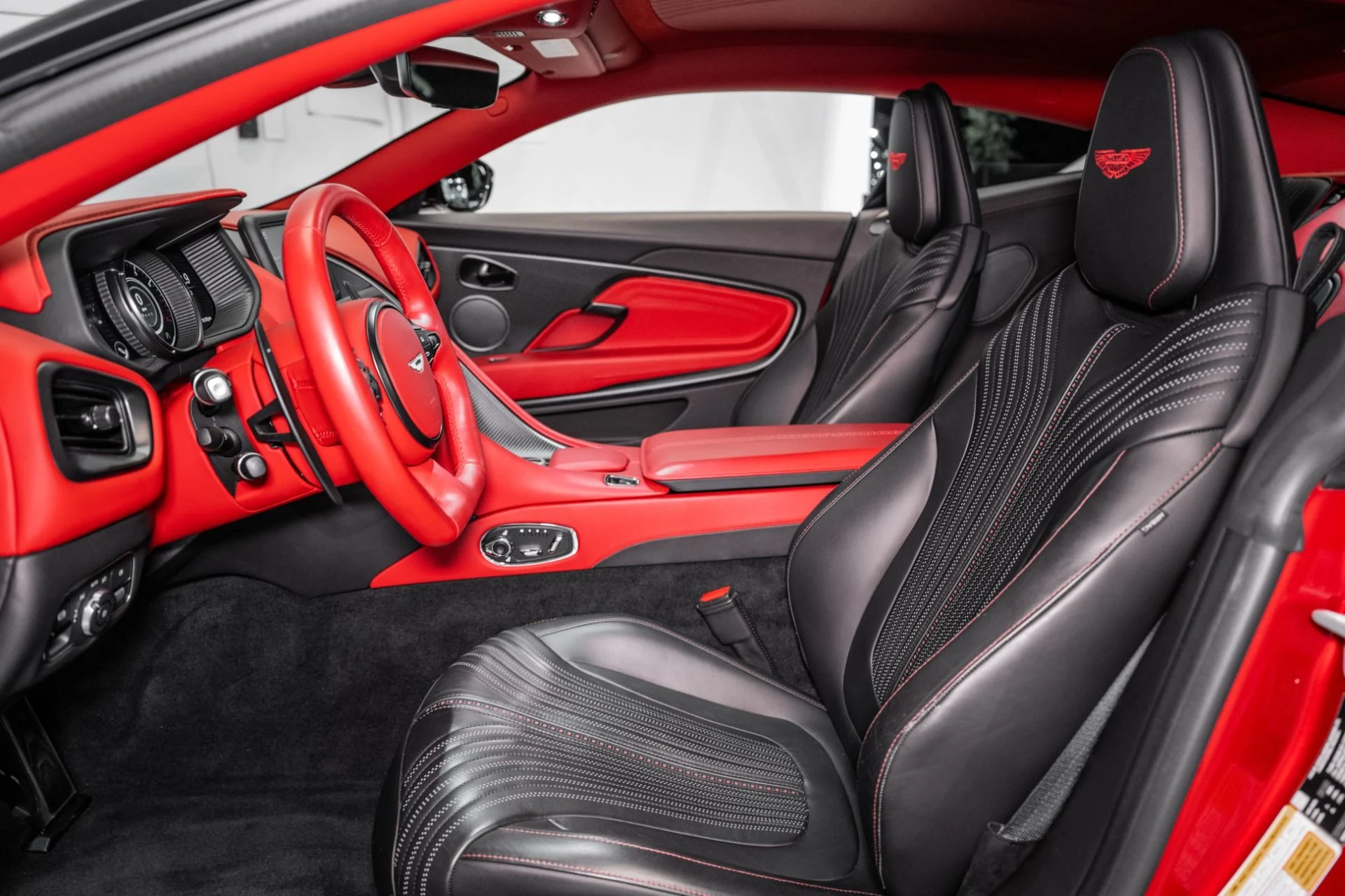mph012_3689550957_Used_2023_Aston_Martin_DB_11_V8_Coupe_1750777279_7b5872caae