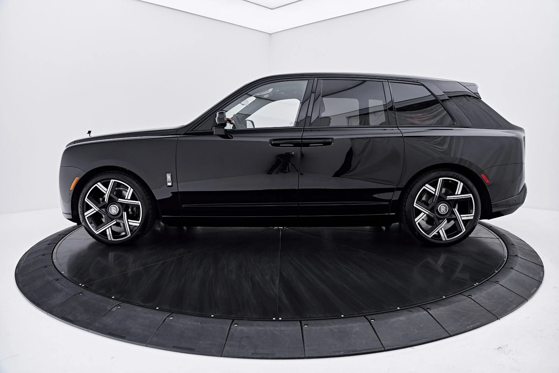 mph012_3692918984_Used_2026_Rolls_Royce_Cullinan_Black_Badge_1788313498_c6a4571d4e