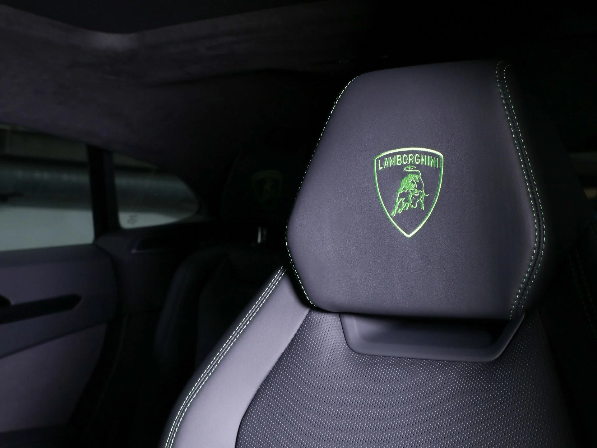 mph012_3692961565_New_2025_Lamborghini_Urus_SE_1756395127_f3416f4284