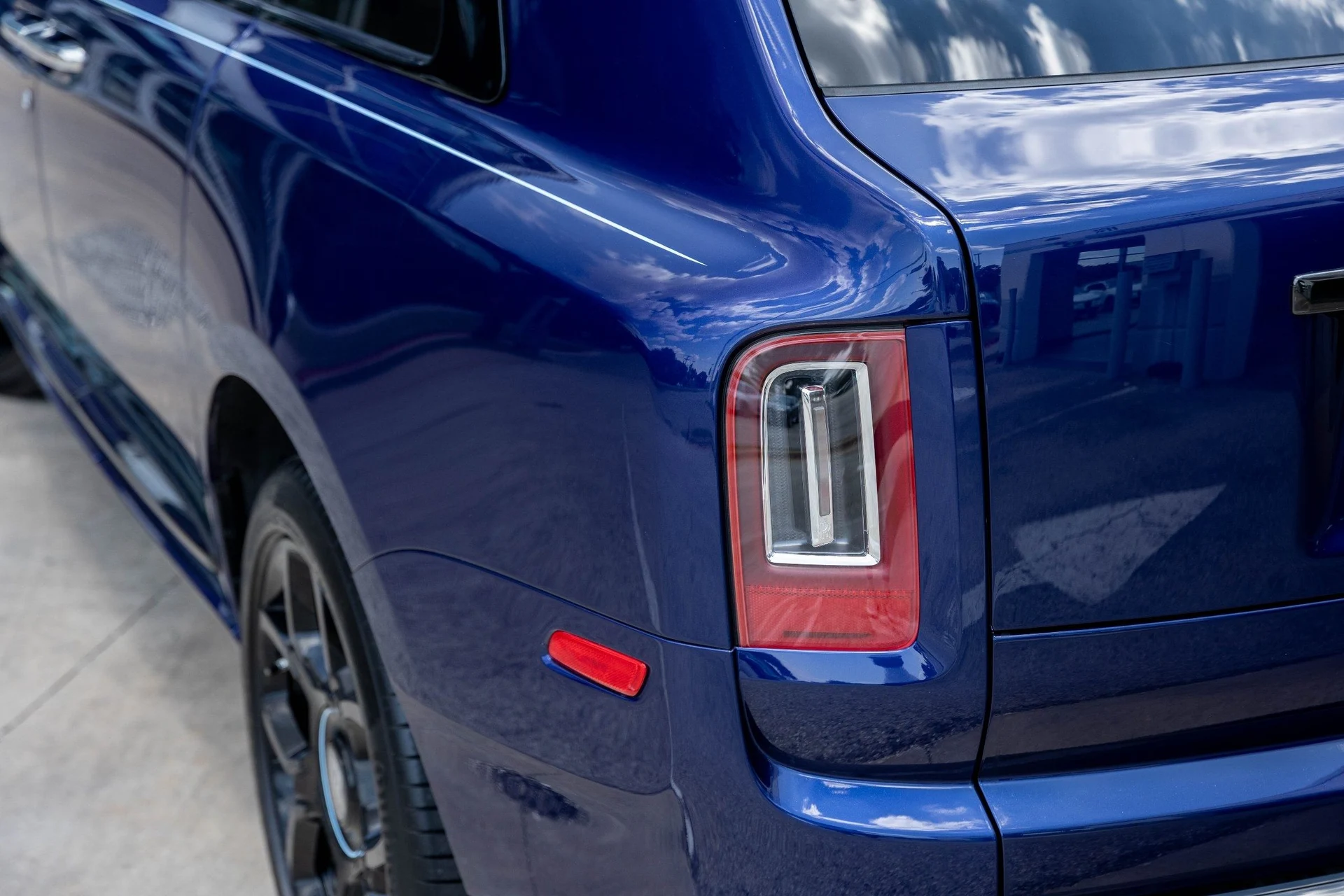 mph012_3715897988_Hi_Tech_Luxury_Imports_LLC_SLATV_8_C04_RU_223924_image_12_f9ab84f678