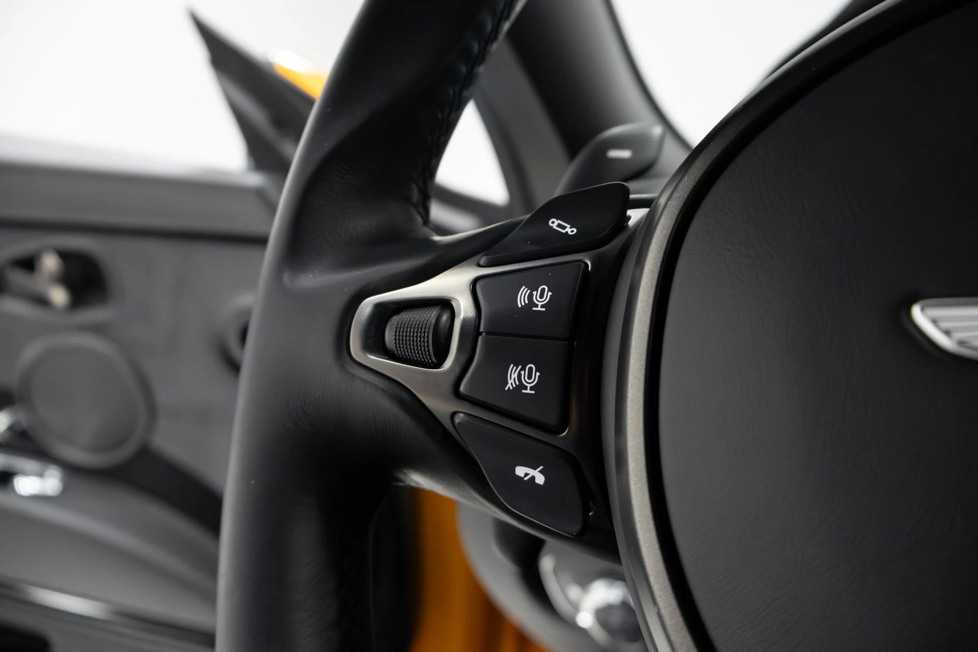 mph012_3722876061_Used_2018_Aston_Martin_DB_11_1761056819_fdb89d496c