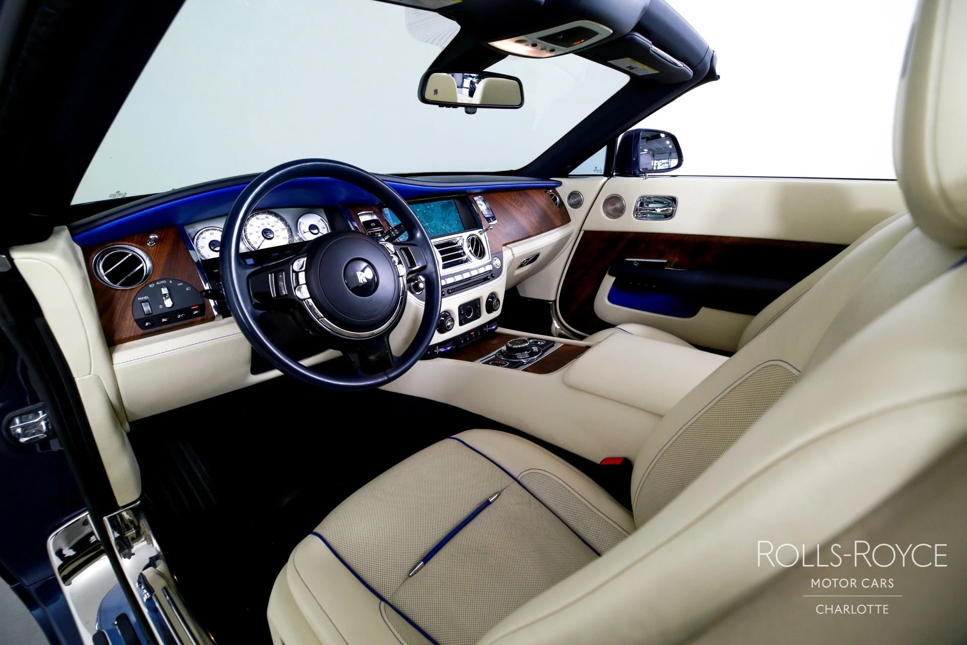 mph012_3725924106_Used_2017_Rolls_Royce_Dawn_1754332752_10d929033a