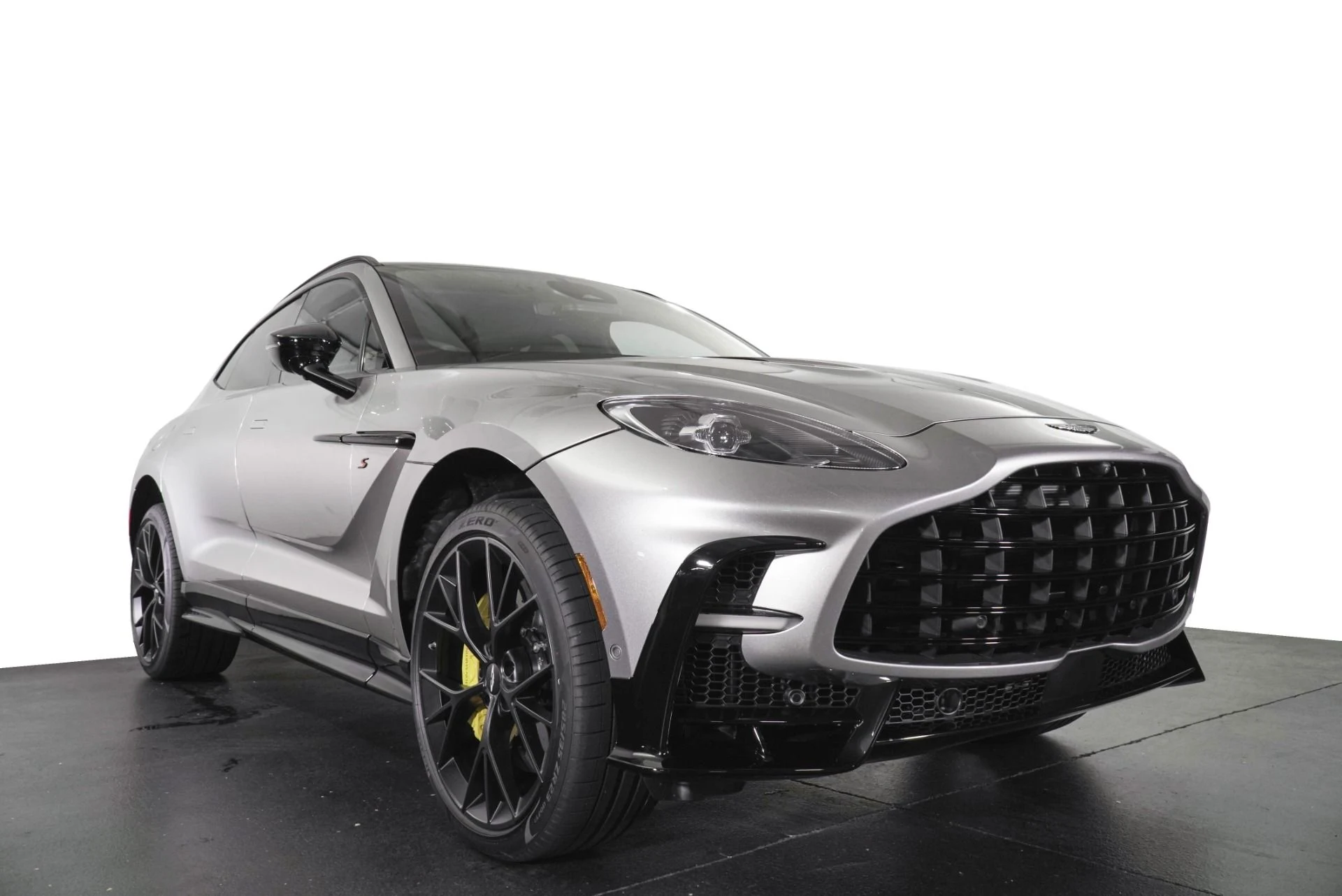 mph012_3732918084_New_2026_Aston_Martin_DBX_S_1790660353_9908449843
