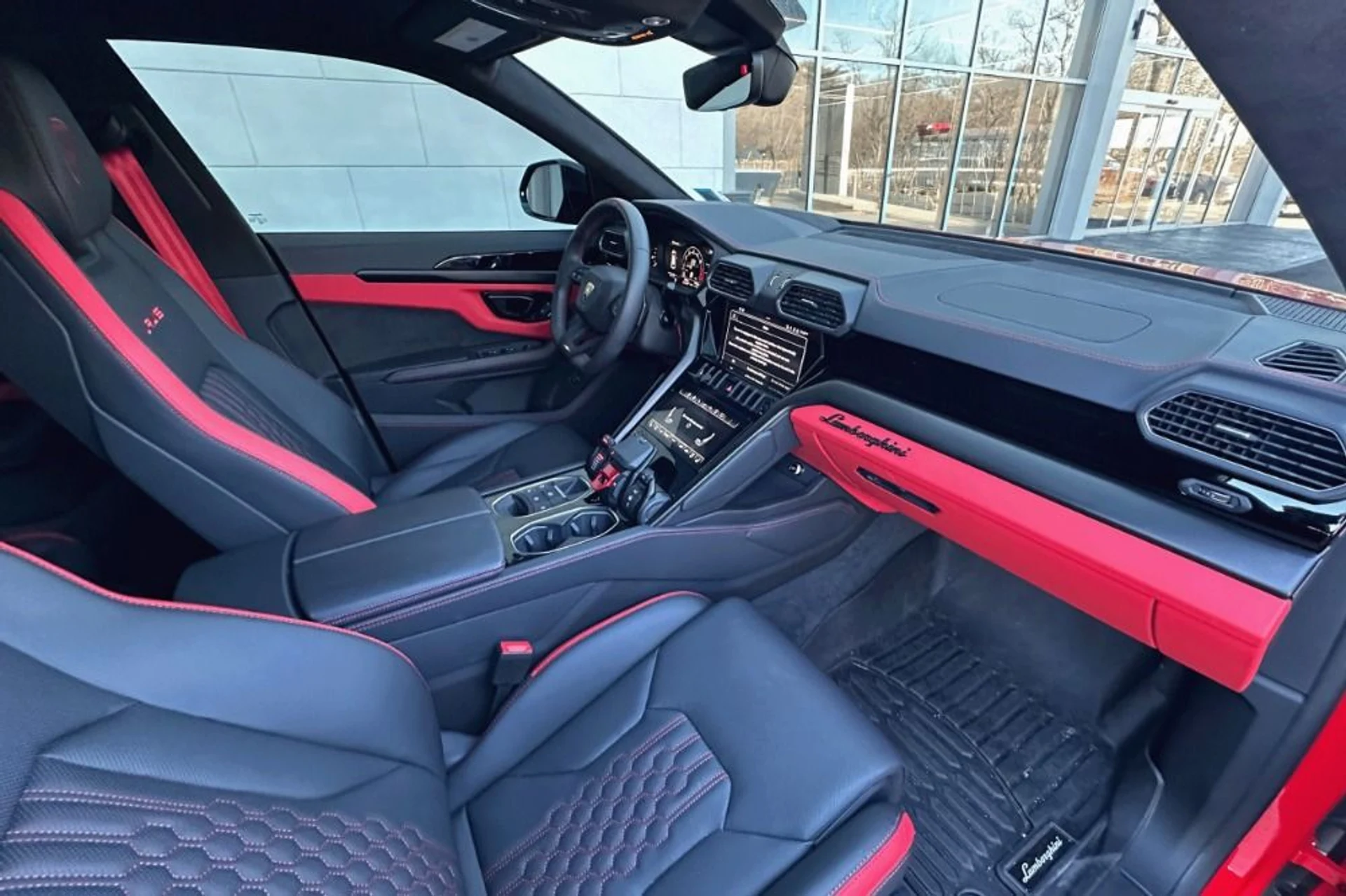 mph012_373577666_Used_2024_Lamborghini_Urus_S_1766489865_5dd43e7cd0