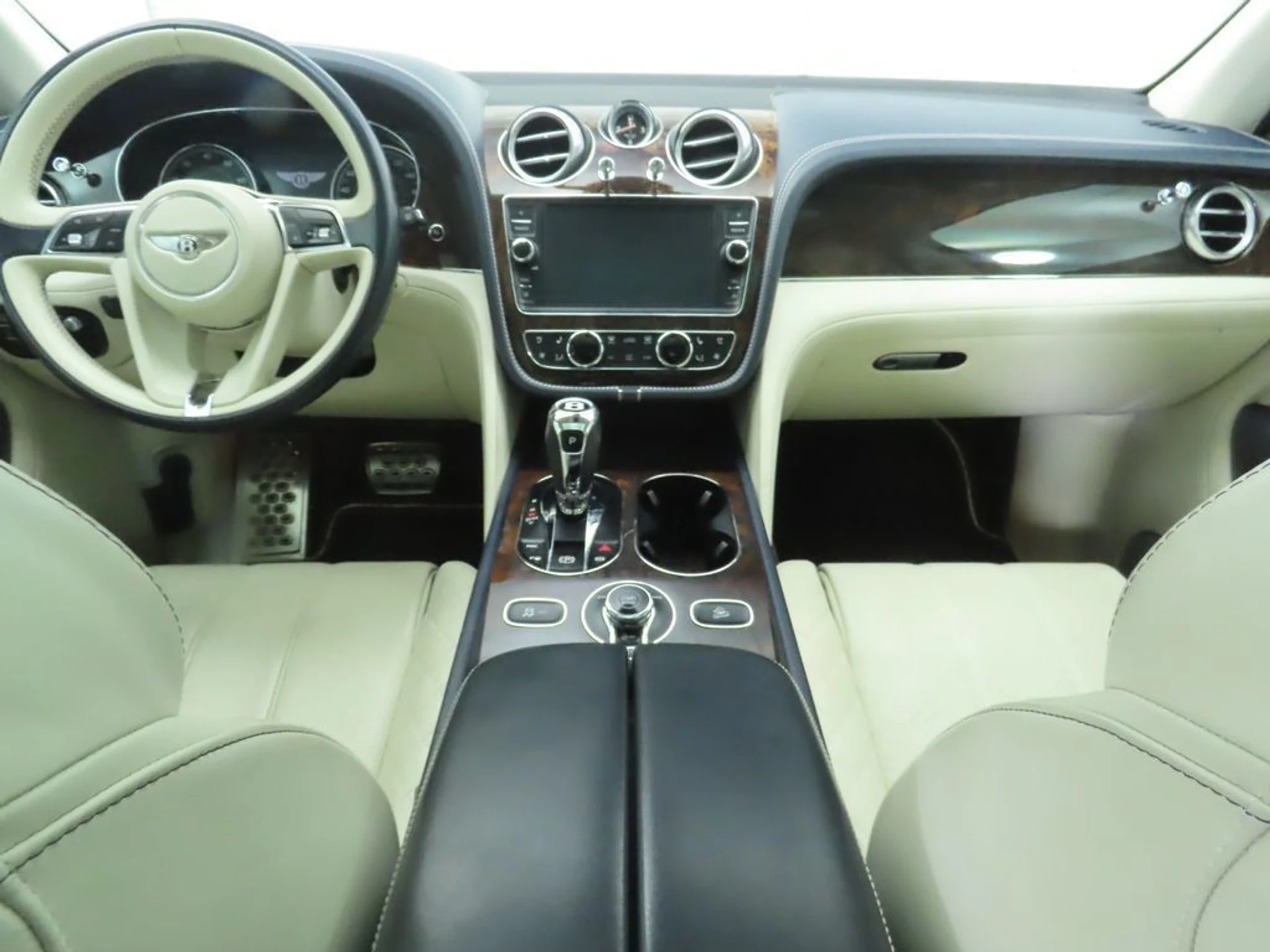 mph012_3737366308_used_2019_bentley_bentayga_v8awd_8119_22979397_13_1024_585f2d5102