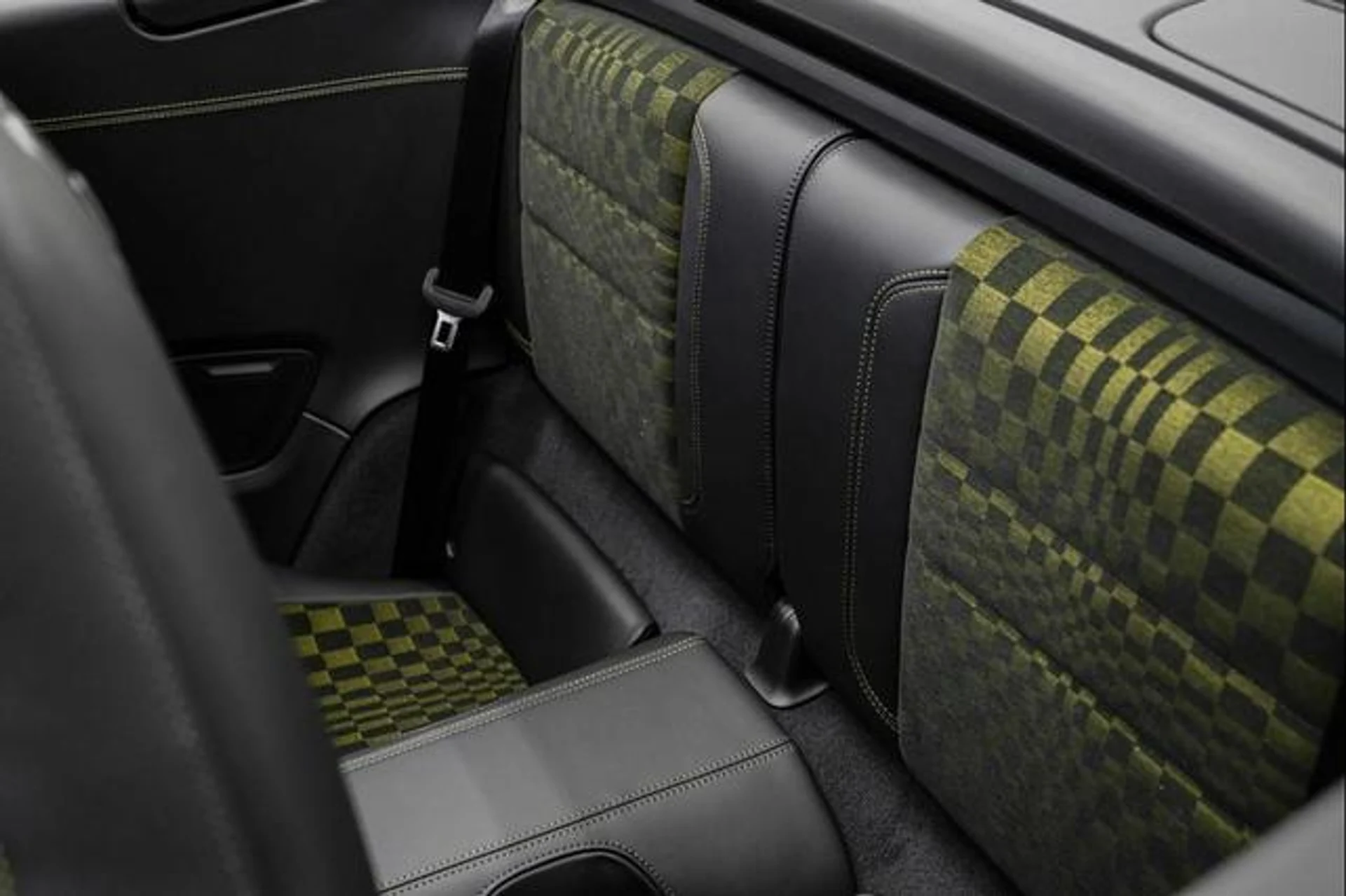 mph012_3737922232_DBBX_0_G_Vopa_DHVA_rc9pi_Uo_Yz_Nx_U_26fd9e67c4