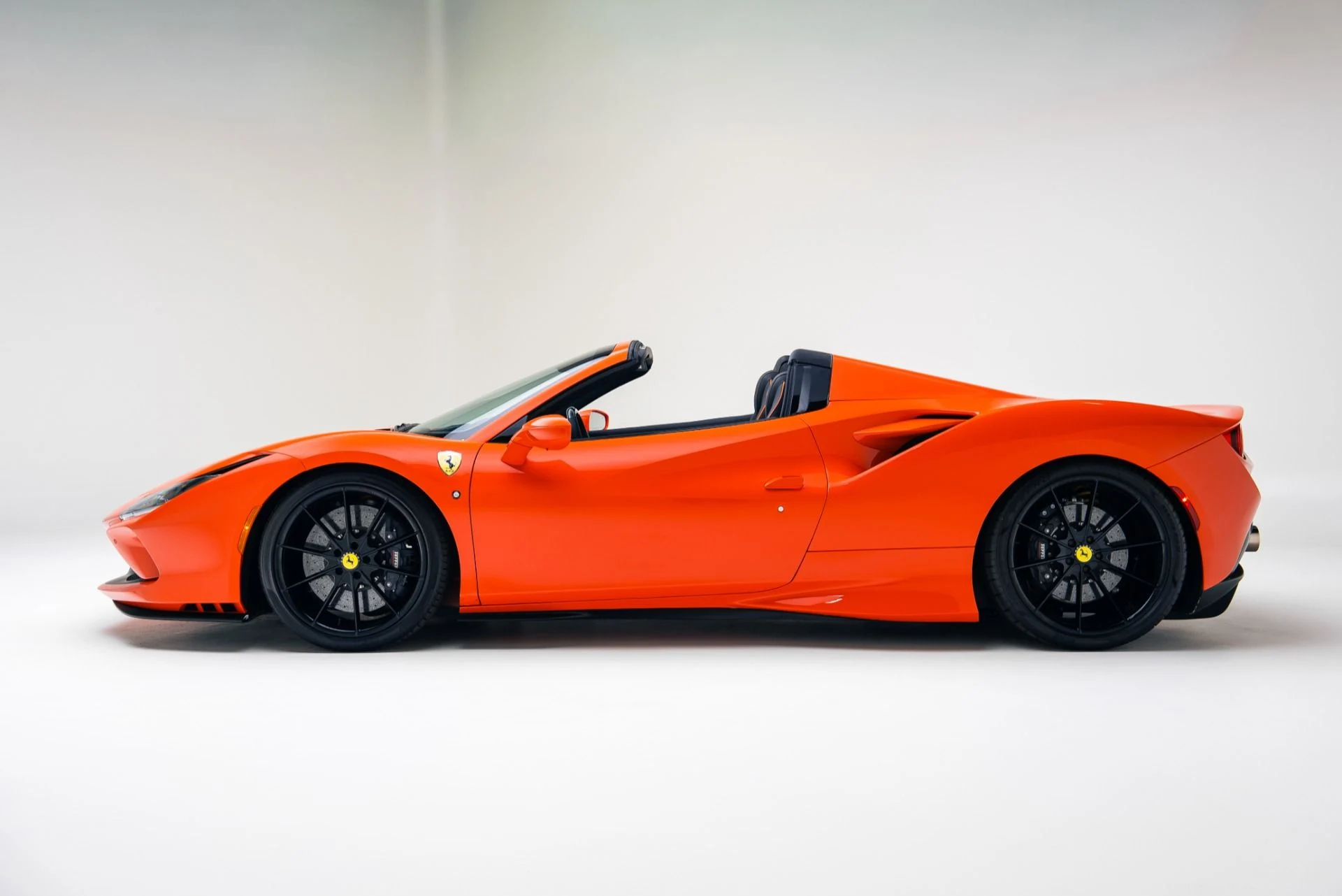 mph012_3740743280_Used_2022_Ferrari_F8_Spider_1766089321_74fabb1654