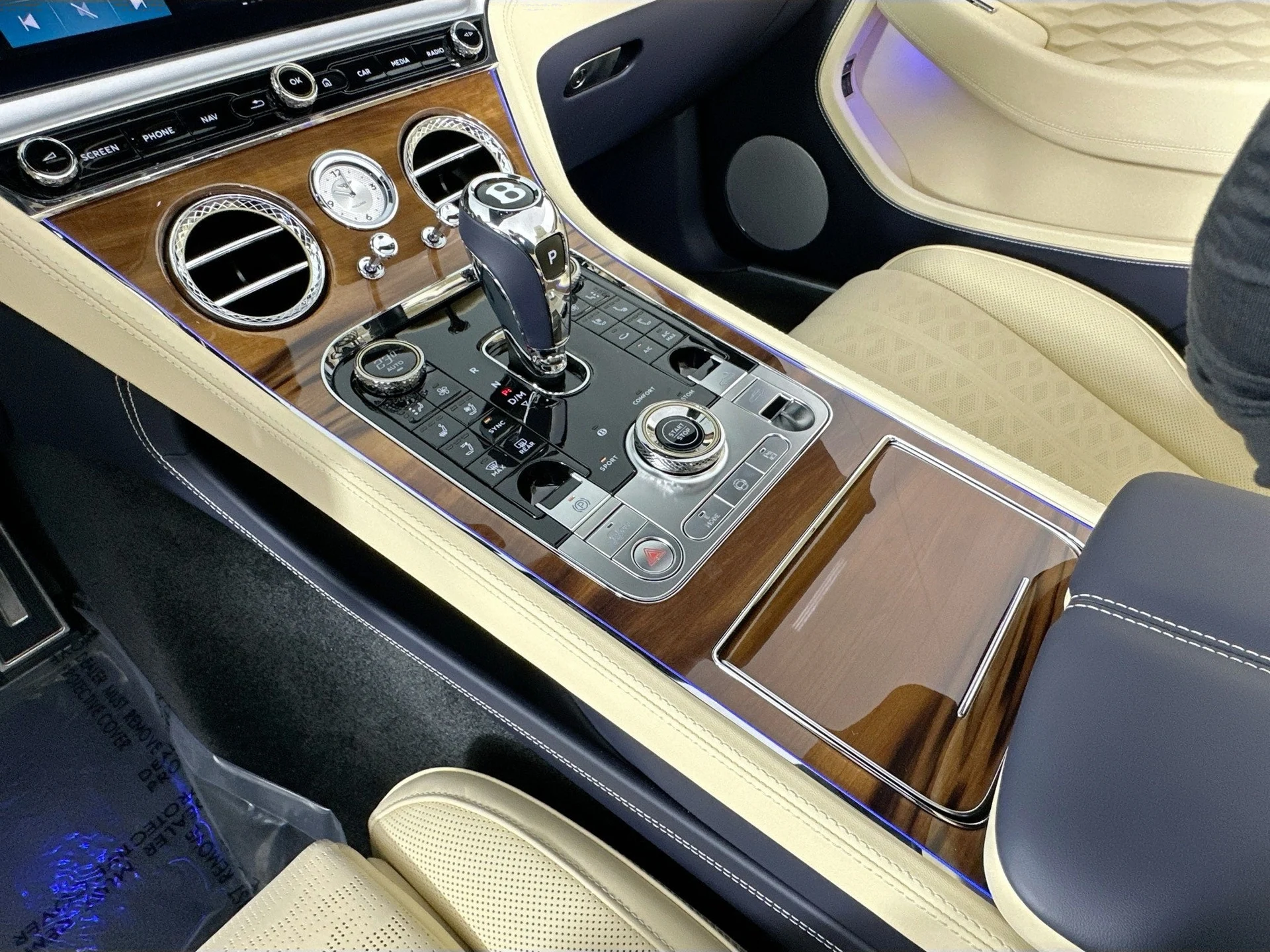 mph012_3748363320_13_236037d31d