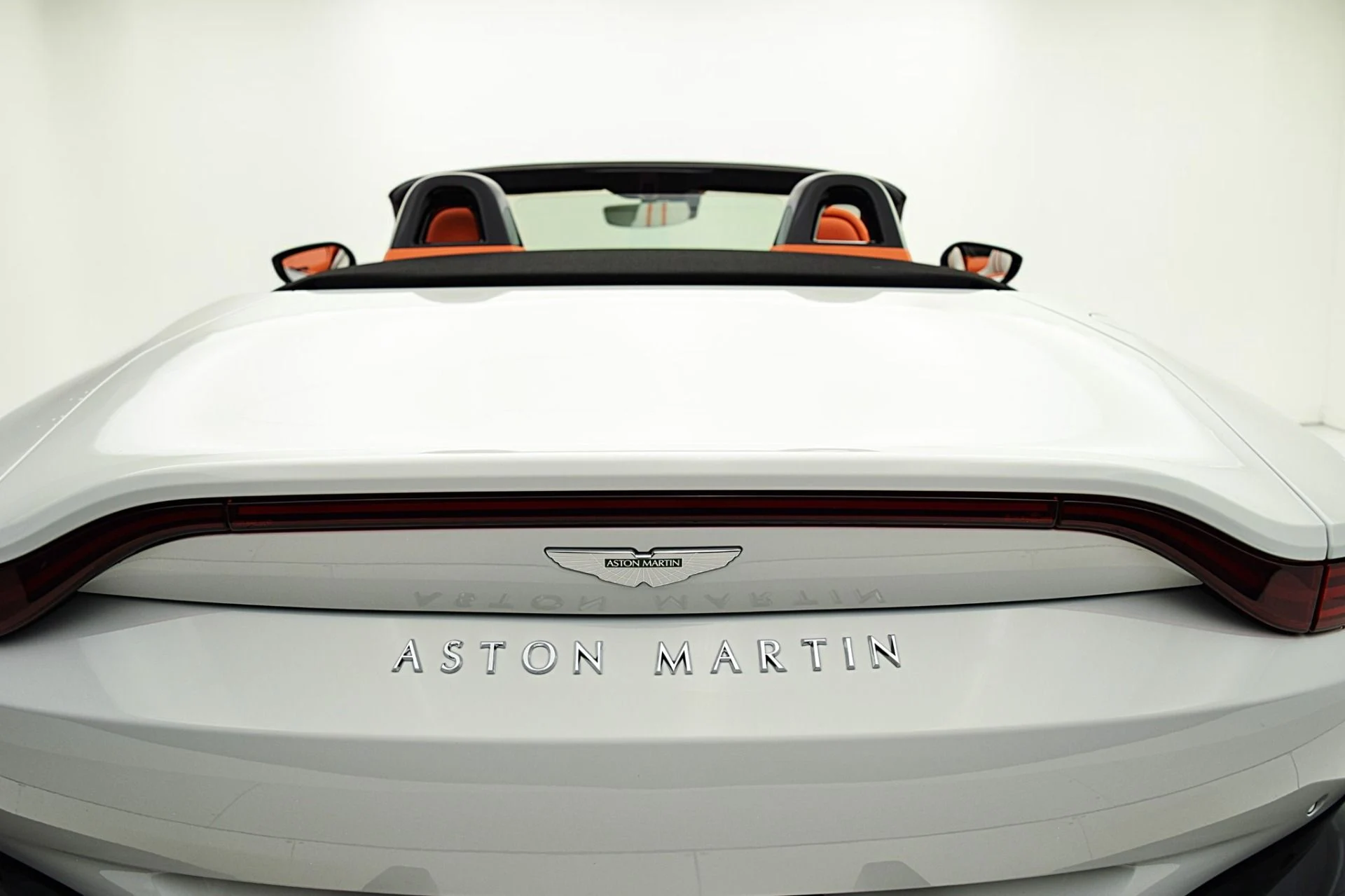 mph012_375255551_Used_2023_Aston_Martin_Vantage_Roadster_02d1fb9d0f
