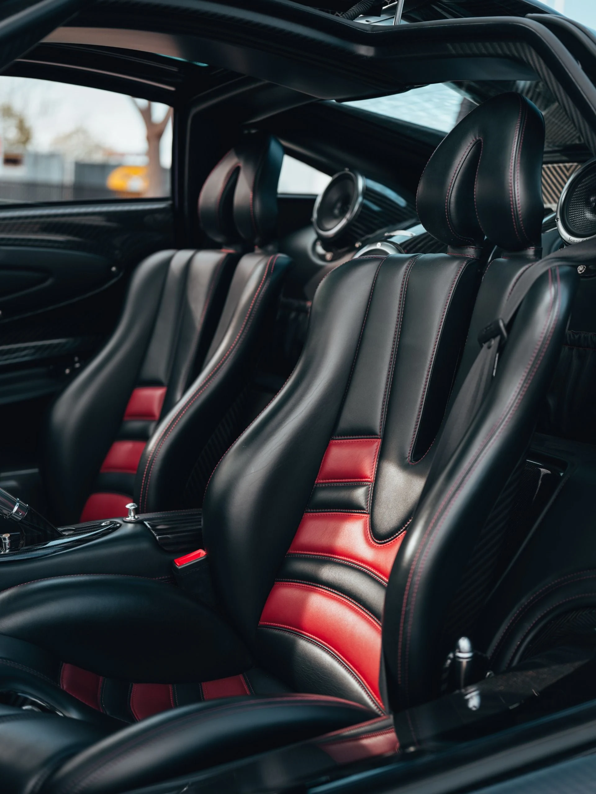 mph012_3754626226_Used_2014_Pagani_Huayra_Coupe_1778355698_940735de16