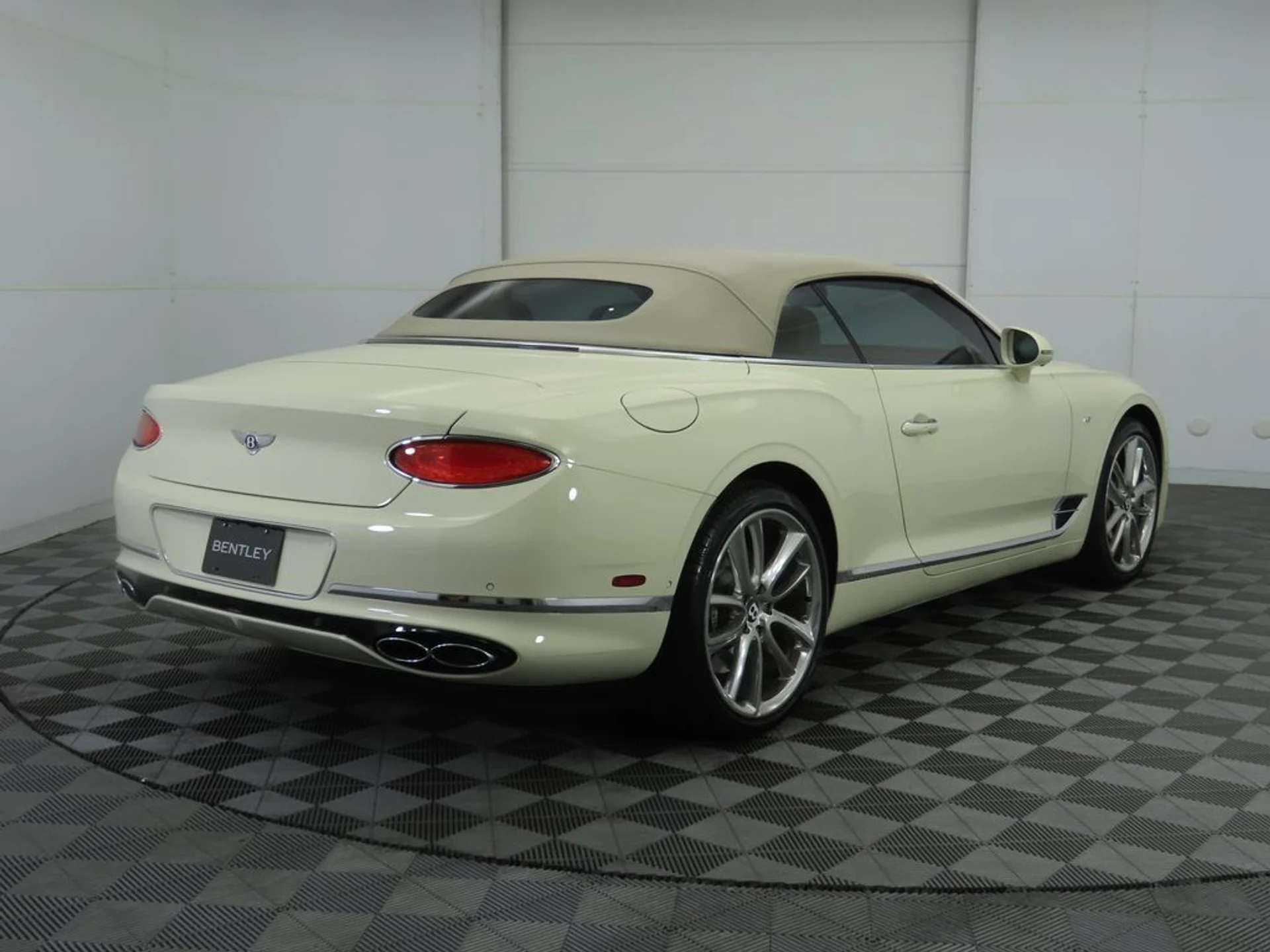 mph012_3755860938_used_2022_bentley_continental_gtmullinerconvertible_8119_22887196_13_1024_68a432994a