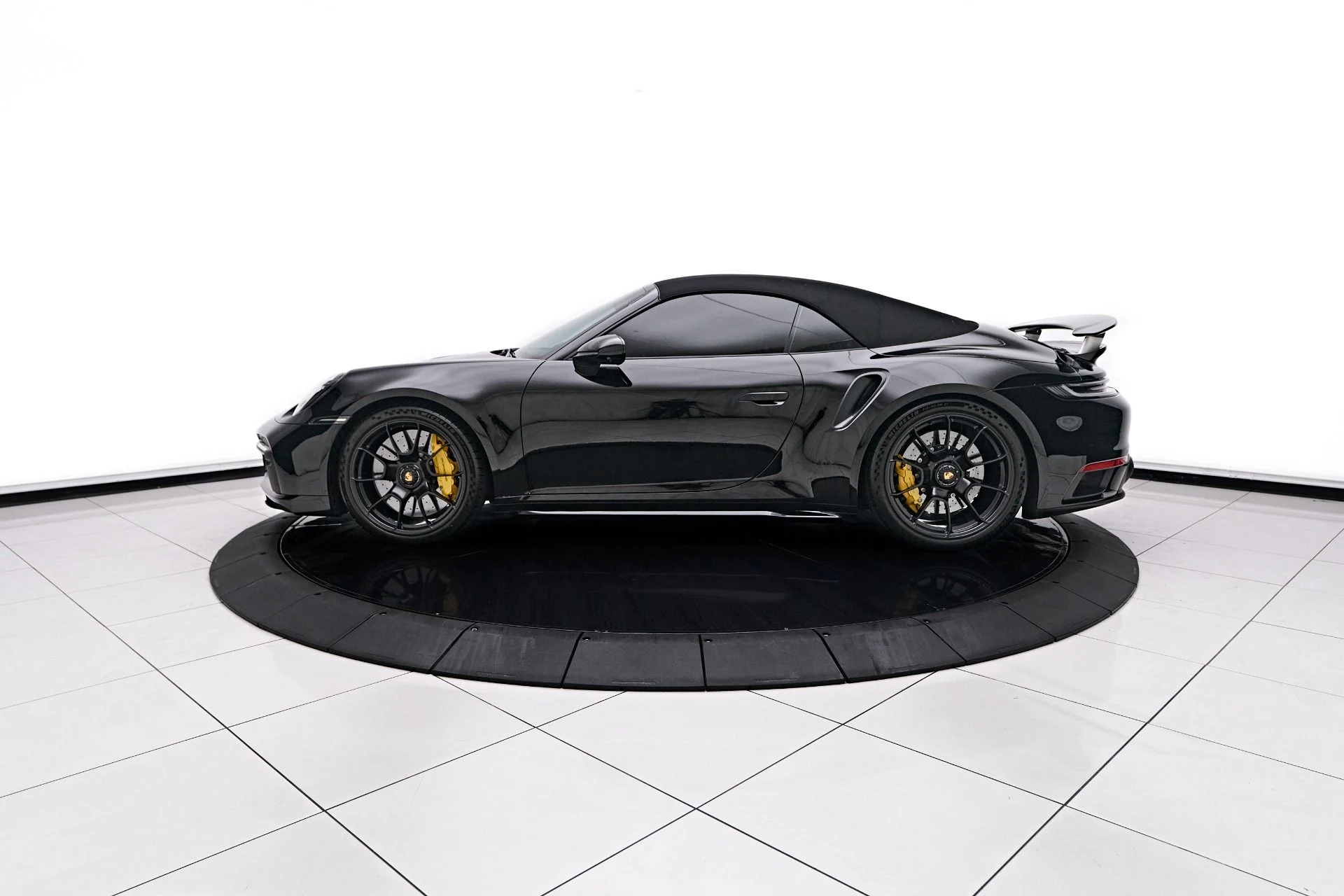 mph012_3756717058_Used_2021_Porsche_911_Turbo_S_1755568344_c1aa86e10c
