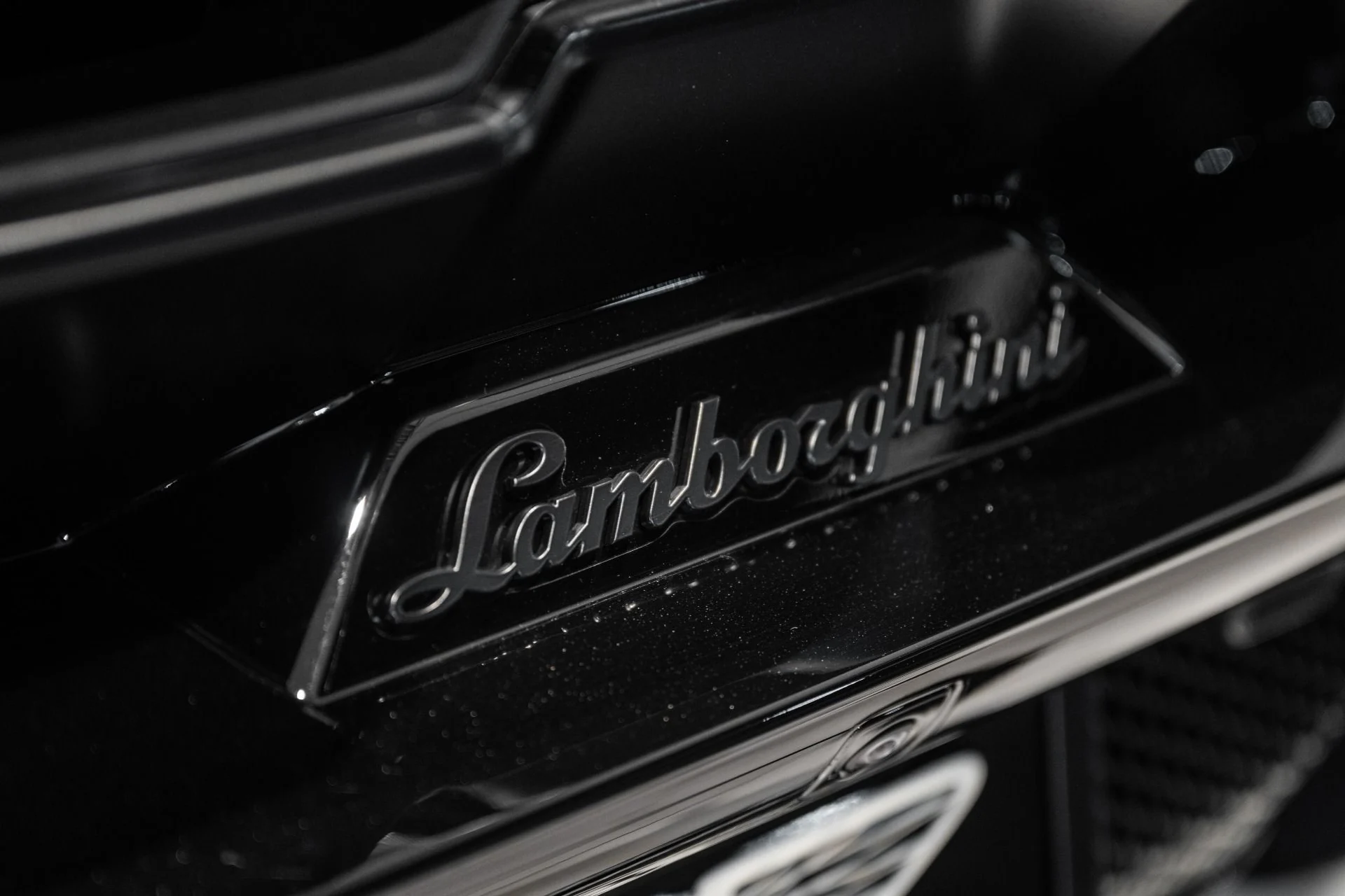 mph012_3762104652_Used_2024_Lamborghini_Revuelto_1761662610_c484de578a