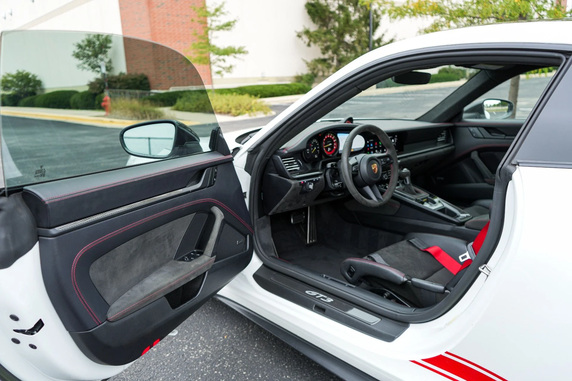 mph012_3777655638_Used_2023_Porsche_911_GT_3_1789589531_9d3378b94f
