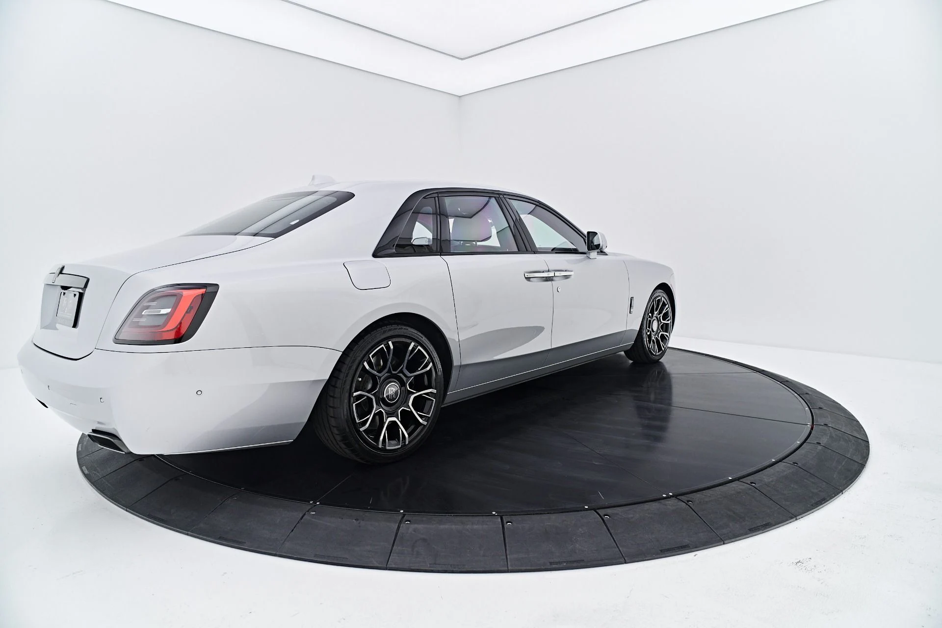 mph012_3779282779_Used_2024_Rolls_Royce_Ghost_BLACK_BADGE_1787878317_2b19da02df