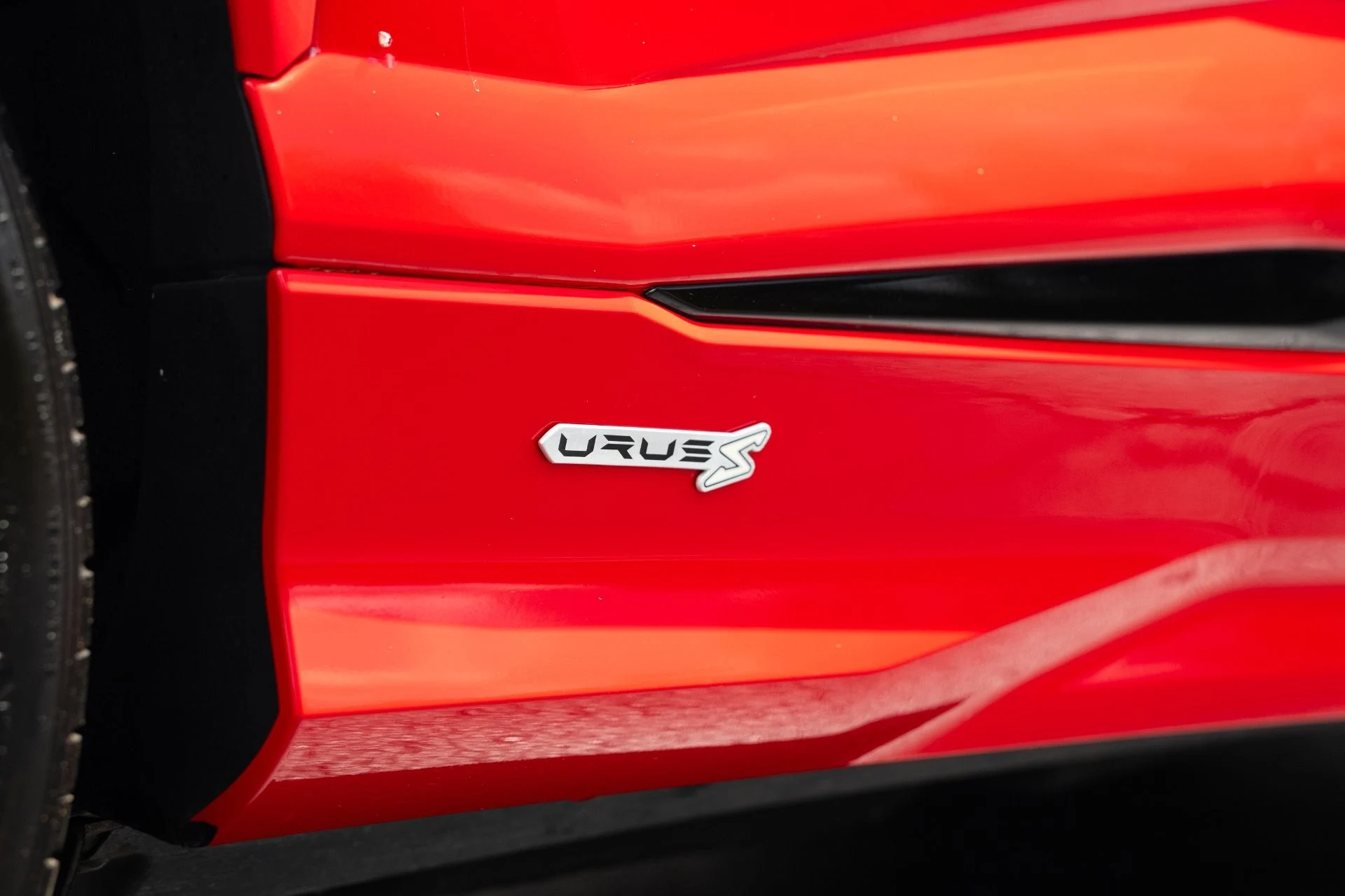 mph012_3780440755_Used_2023_Lamborghini_Urus_S_1771018679_6aeb478002