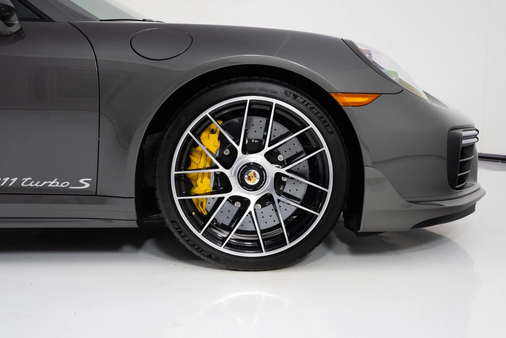 mph012_3784155537_Used_2019_Porsche_911_Turbo_S_1774999638_4d3e6bb79a