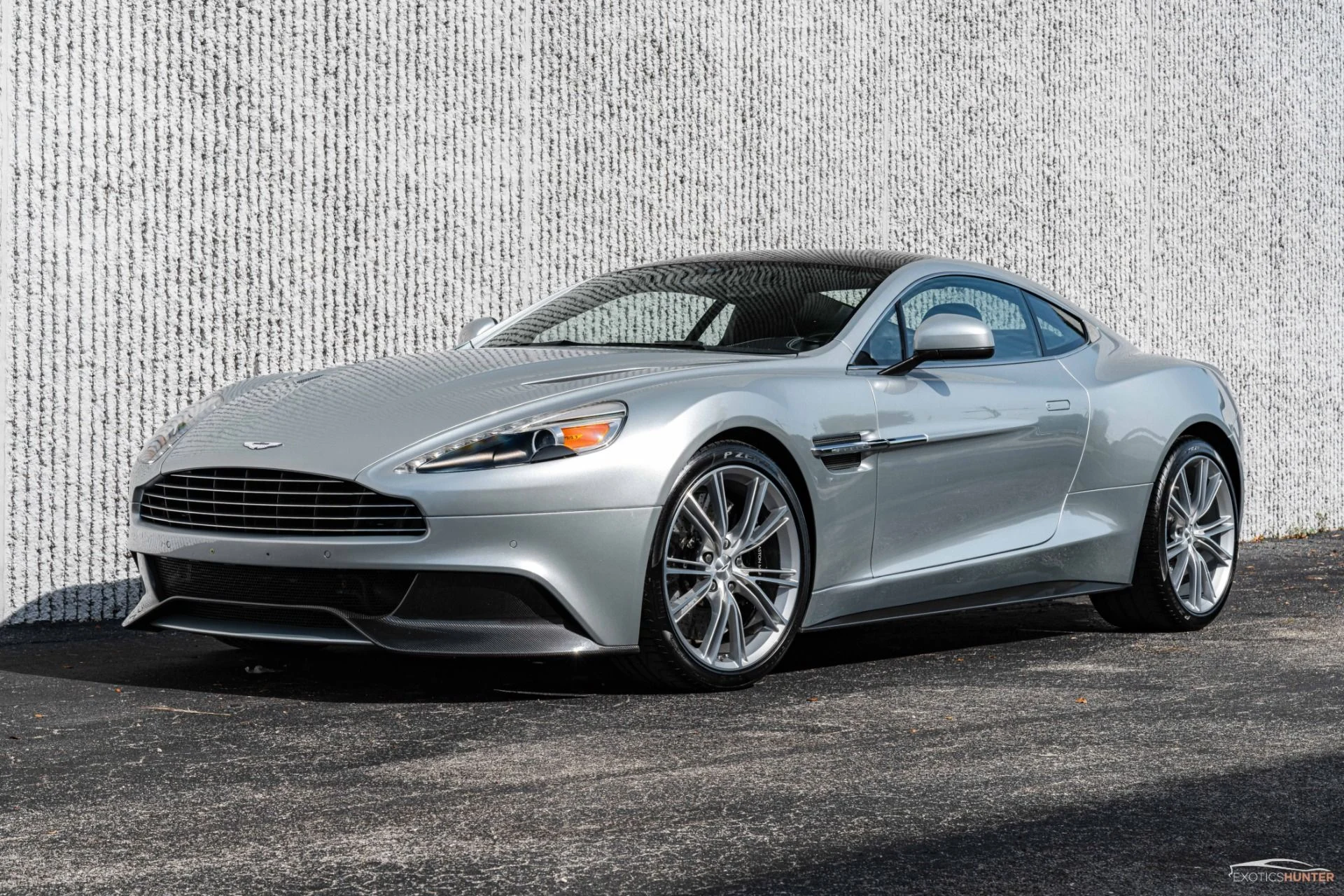mph012_3799699754_Used_2014_Aston_Martin_Vanquish_Iconic_Skyfall_Silver_w_One77_Steering_Wheel_Carbon_Roof_1721934406_25f6ef61f9