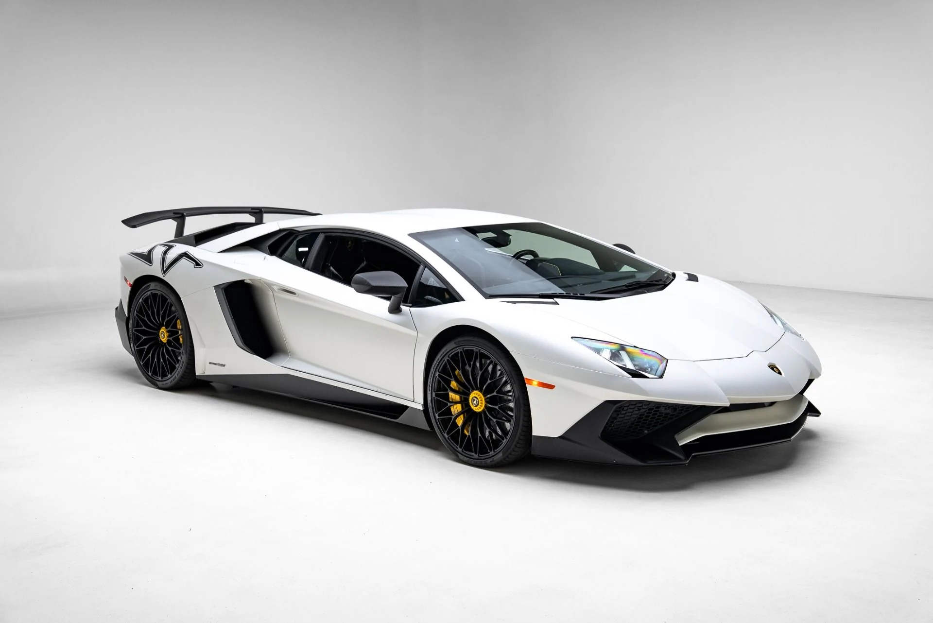 mph012_3802156760_Used_2016_Lamborghini_Aventador_SV_1775078140_f3b9b2f352