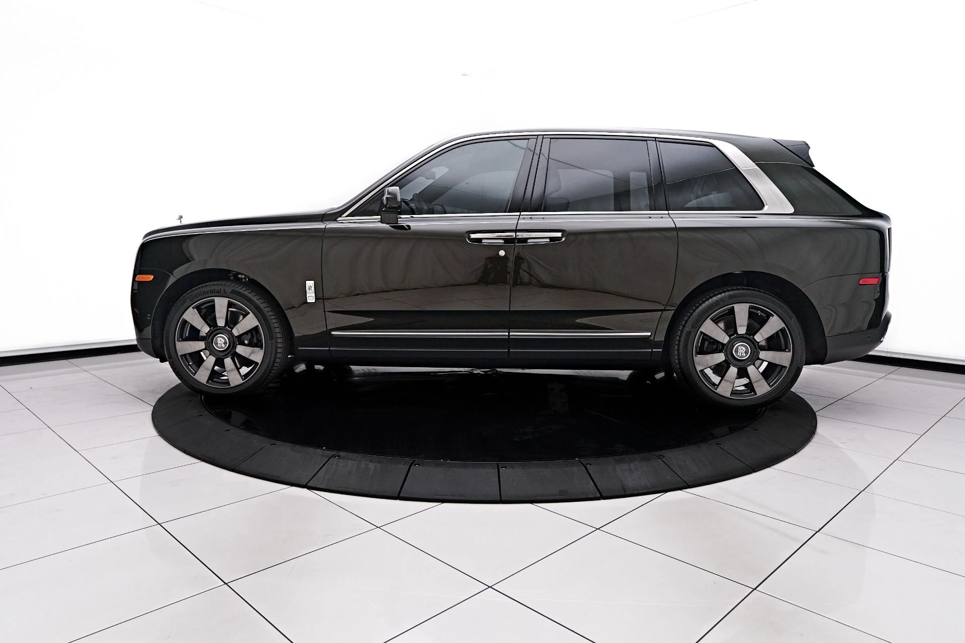 mph012_3838161336_Used_2023_Rolls_Royce_Cullinan_Base_1759189421_1dc037a274