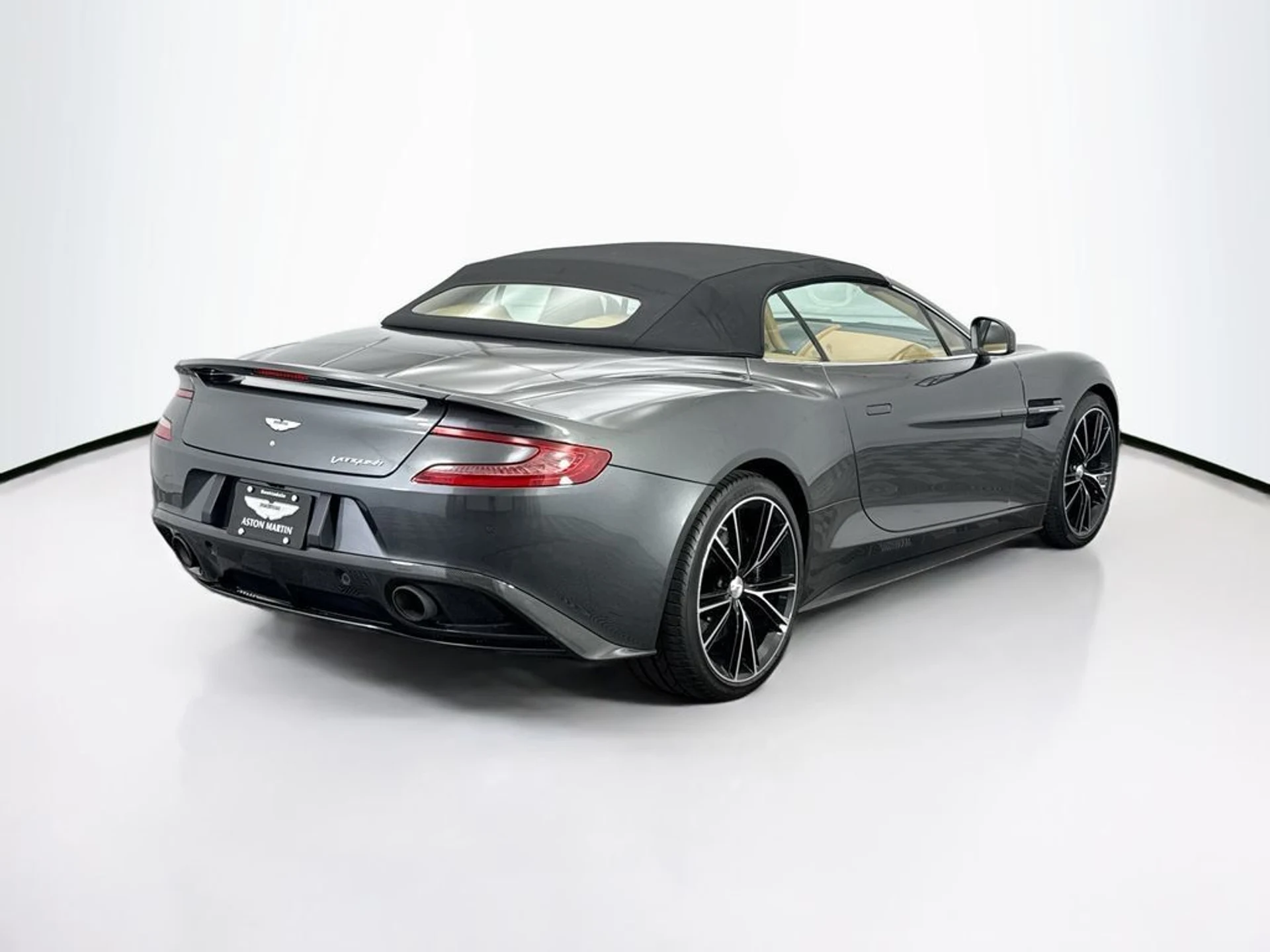 mph012_3842420663_used_2014_aston_martin_vanquish_2drvolante_8119_22995957_13_1024_429401deae