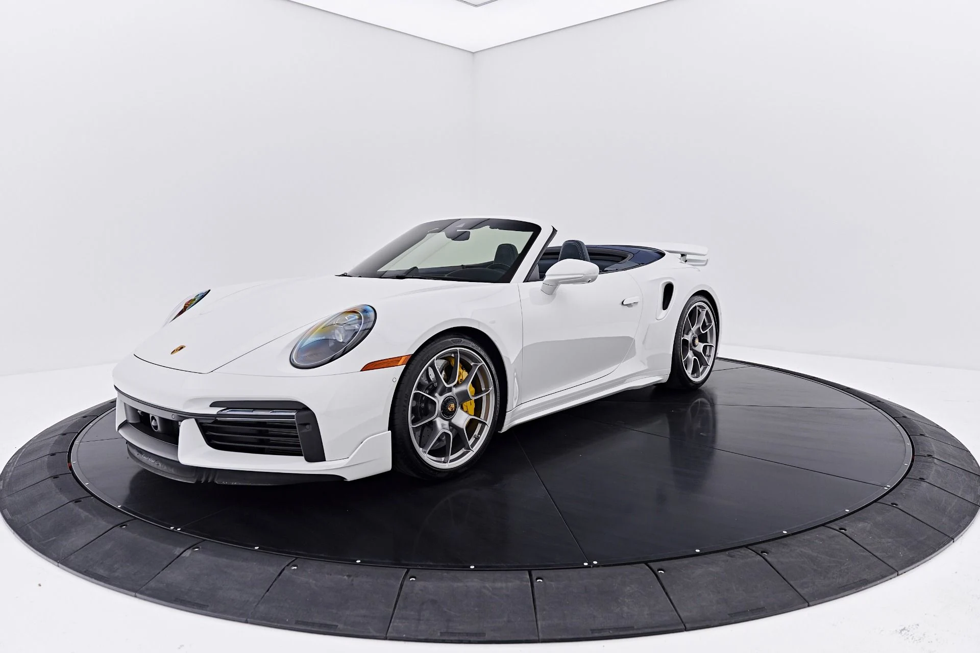 mph012_3842508592_Used_2025_Porsche_911_Turbo_S_1788486879_dfa3f134de
