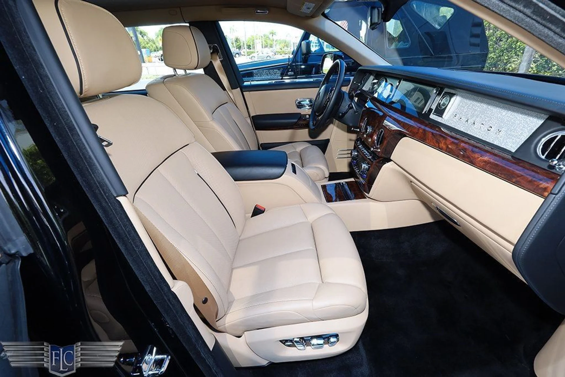 mph012_3844095146_used_2020_rolls_royce_phantom_extendedwheelbasesedan_6305_22909109_13_1024_540a1a87a8