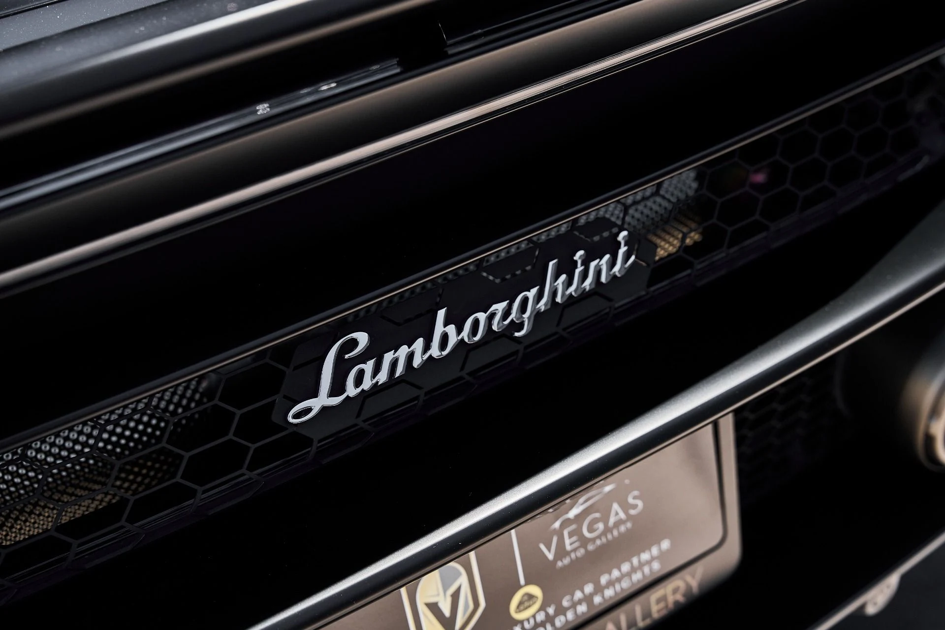 mph012_3844170797_Used_2024_Lamborghini_Huracan_EVO_Base_1778372612_5b511e2610
