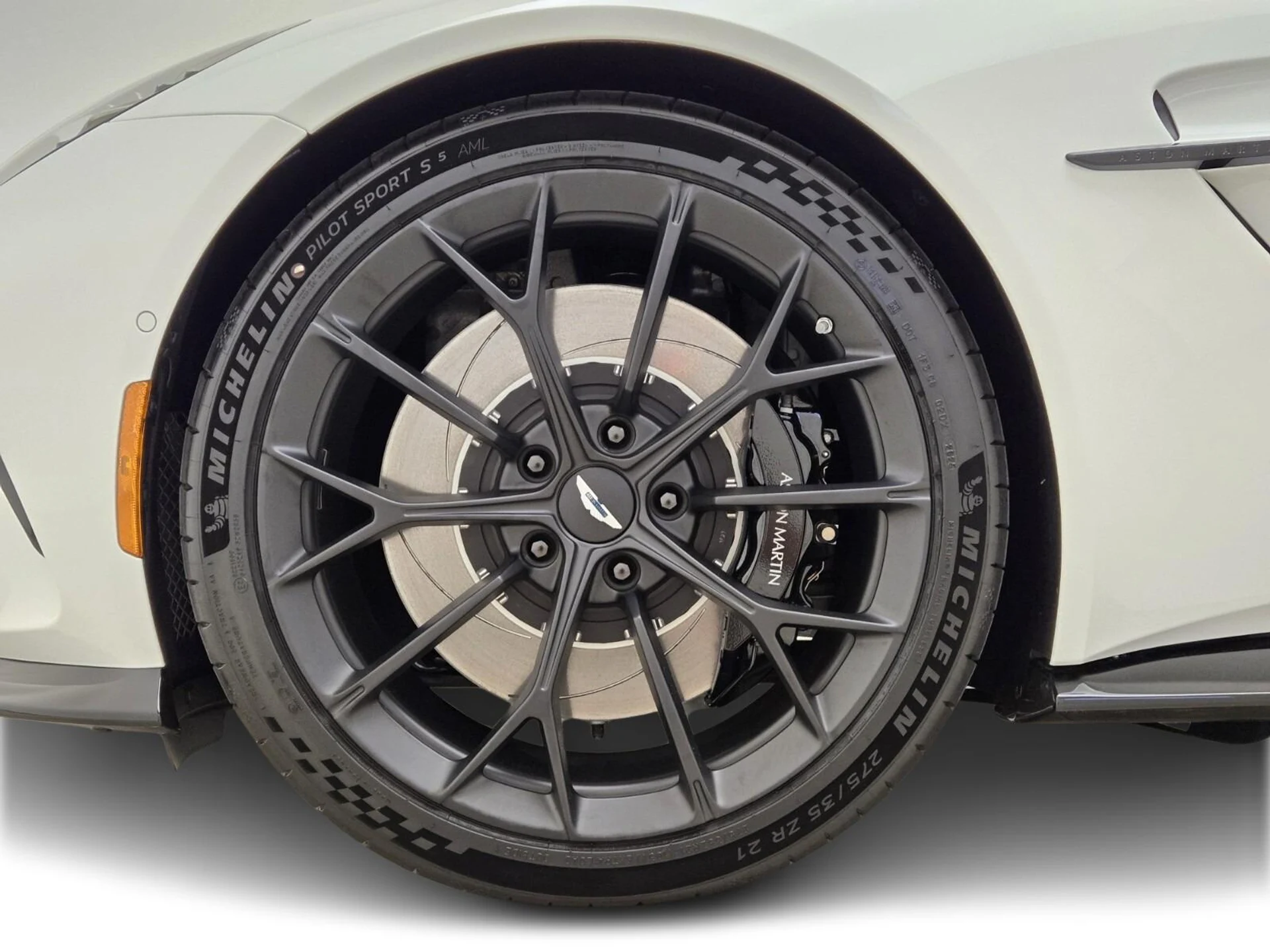 mph012_3853259488_New_2026_Aston_Martin_Vantage_1759816374_73dfa01cbb