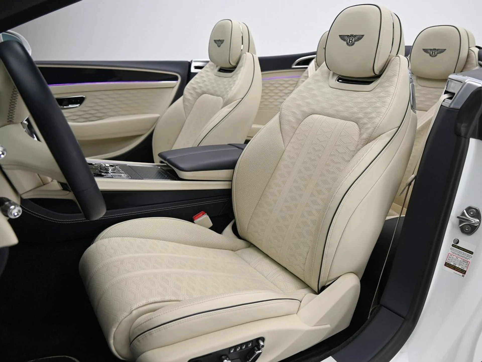 mph012_38578613_10f4cfe1ca7e4da891e8407d5347ac7b_cdcd7face2