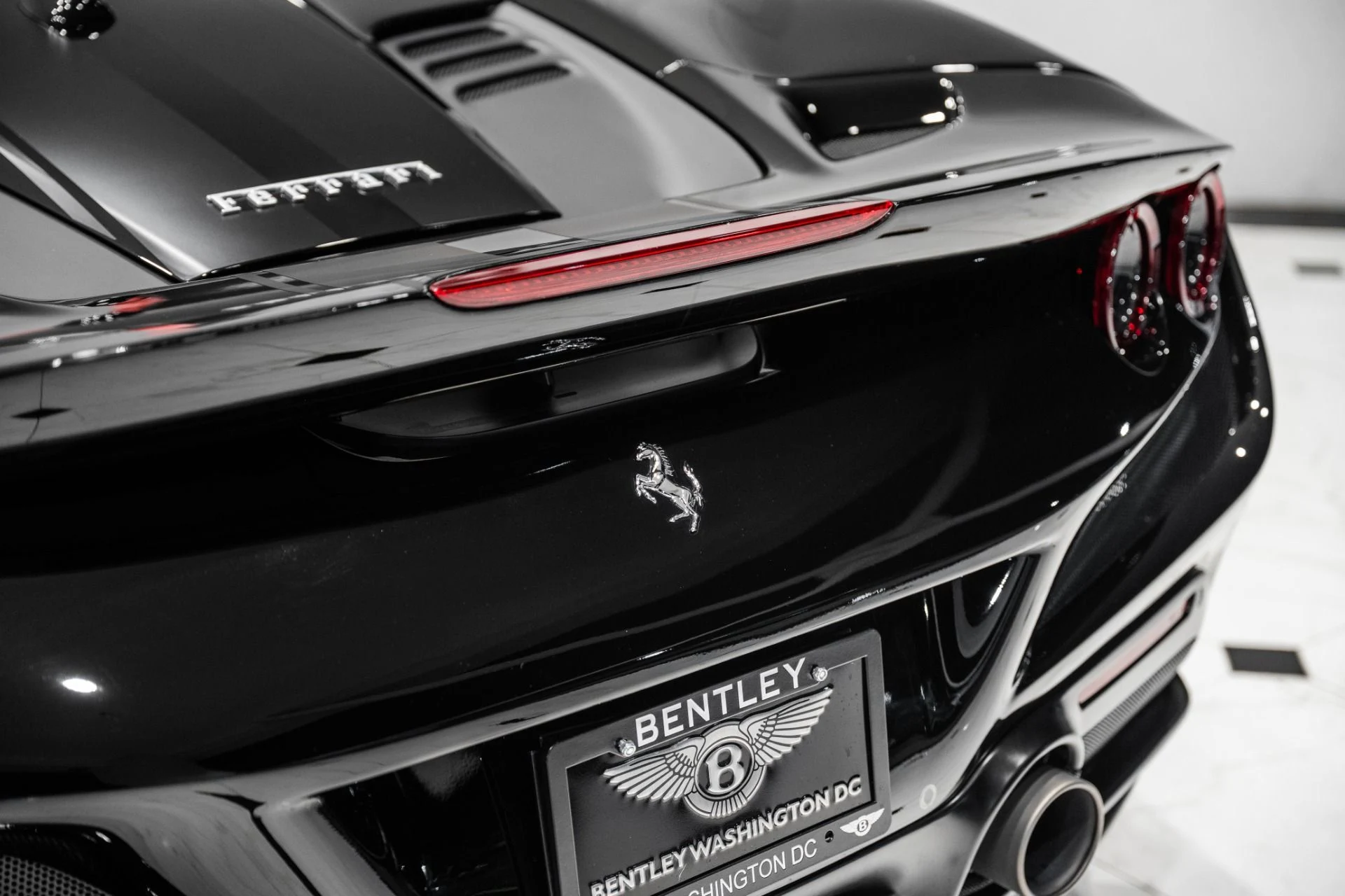 mph012_3862651469_Used_2021_Ferrari_F8_Spider_1788191759_2771748bc5