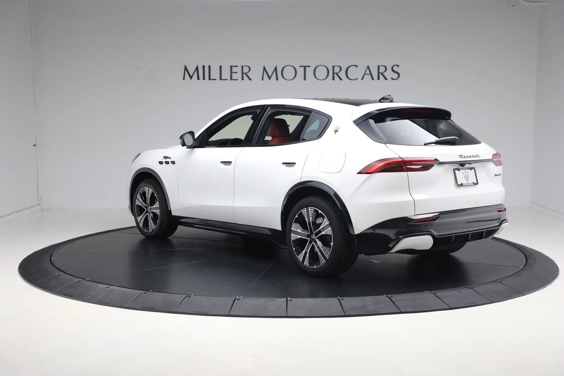 mph012_3863563964_New_2025_Maserati_Grecale_Folgore_27abecbff5