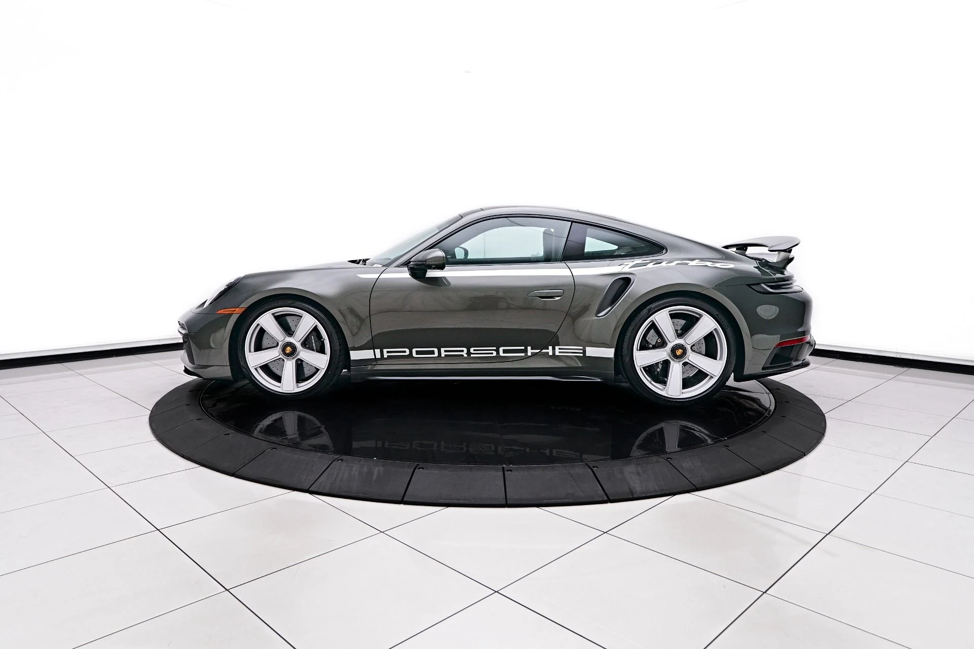 mph012_3865995515_Used_2025_Porsche_911_Turbo_1757541207_9bb2ee71d6