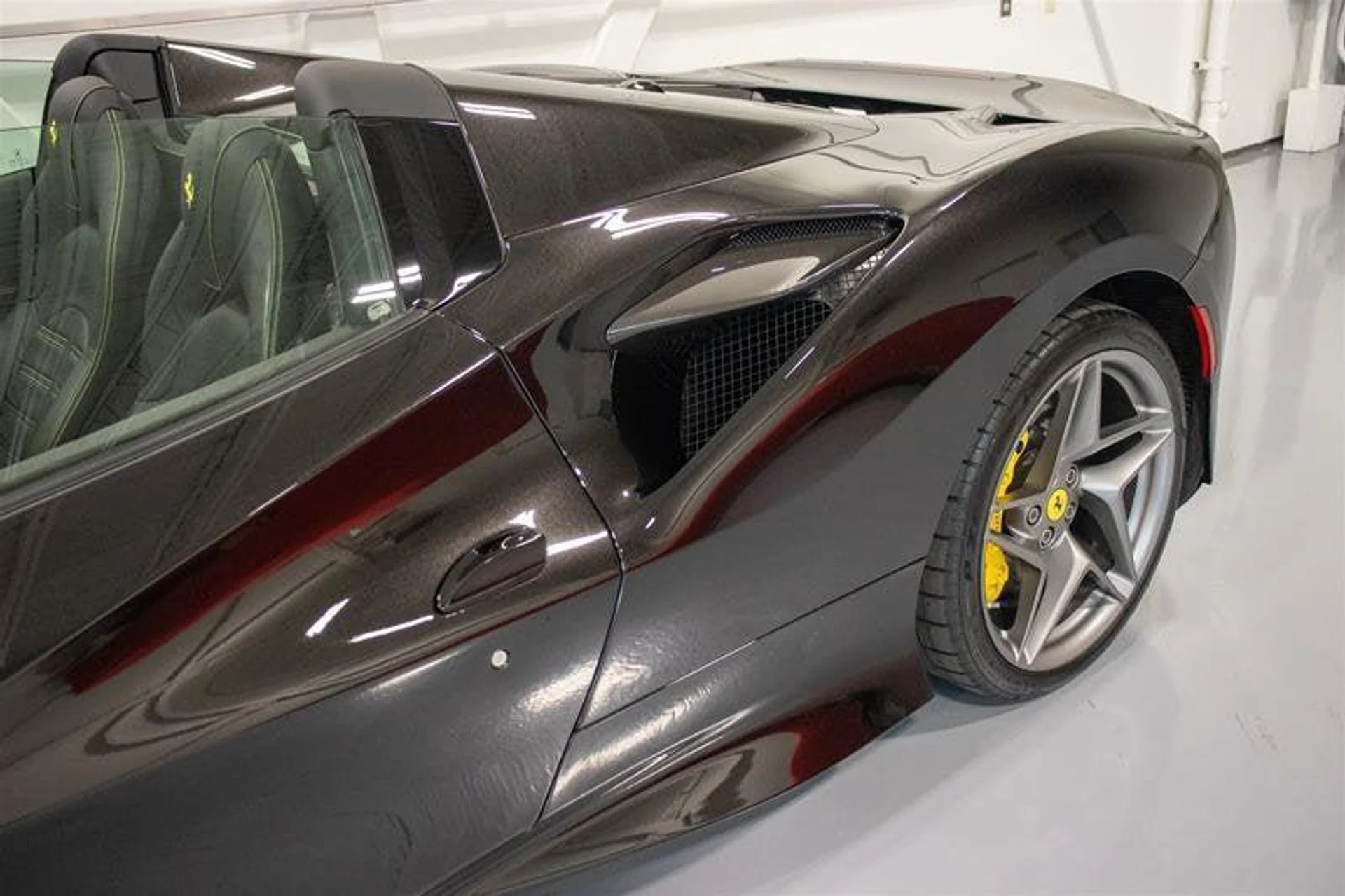 mph012_38755089_Used_2023_Ferrari_F8_Spider_Base_1782923006_01846749c6