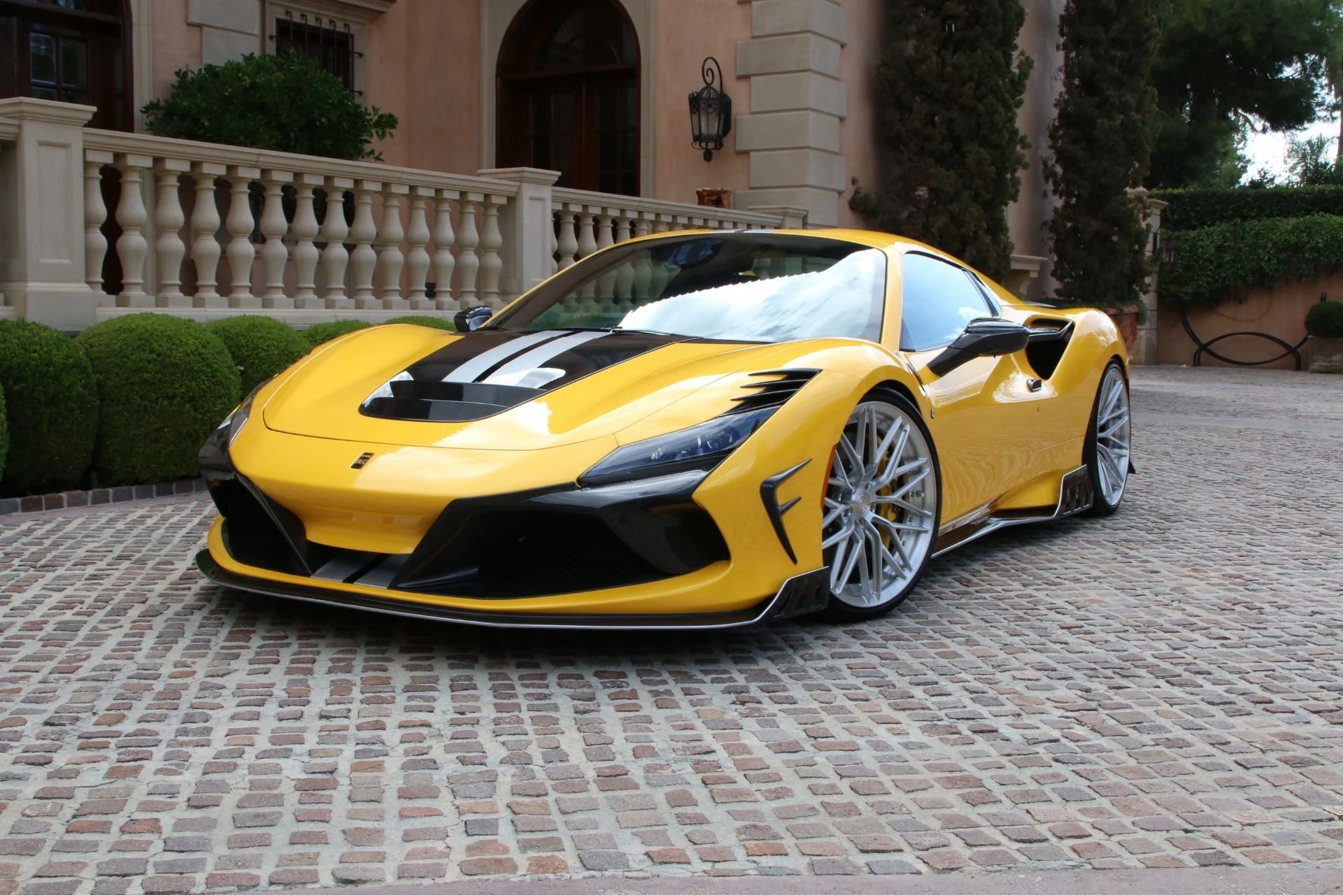mph012_3885375179_Used_2021_Ferrari_F8_Spider_1759268236_9e0765e158