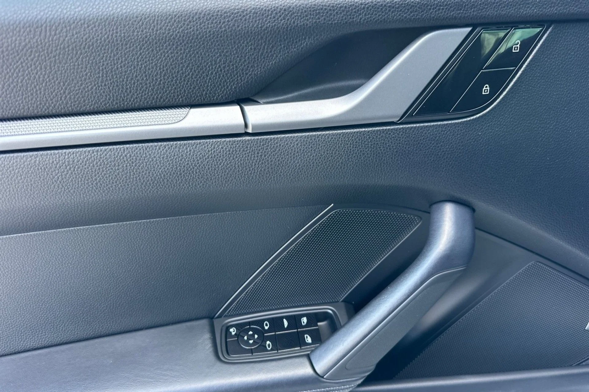 mph012_3886690173_5e3f60b31a4a247d038385b114ab83ae_6a5d7dadba