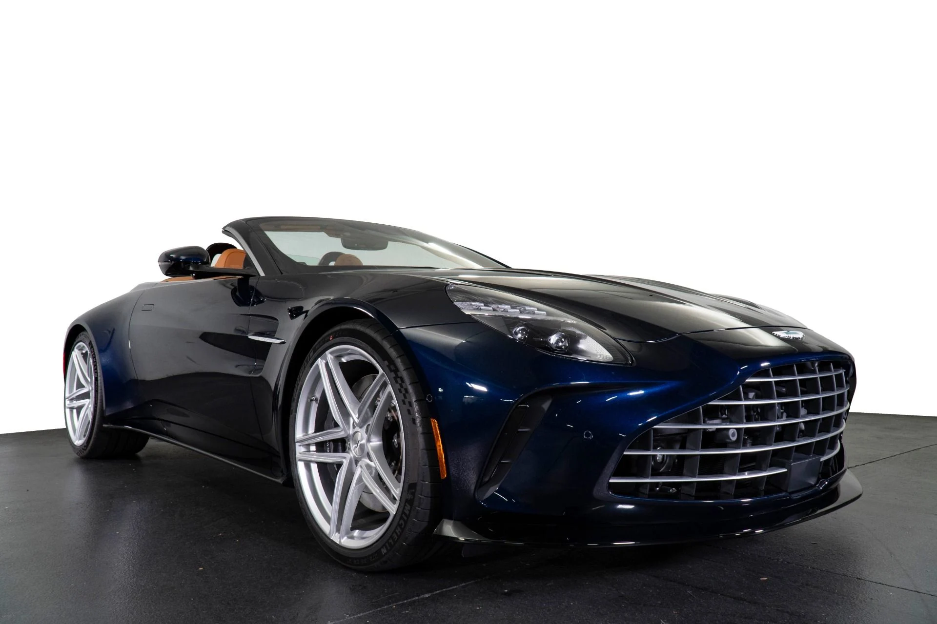 mph012_3895948565_New_2026_Aston_Martin_Vantage_1777652396_4ca8ab15b5