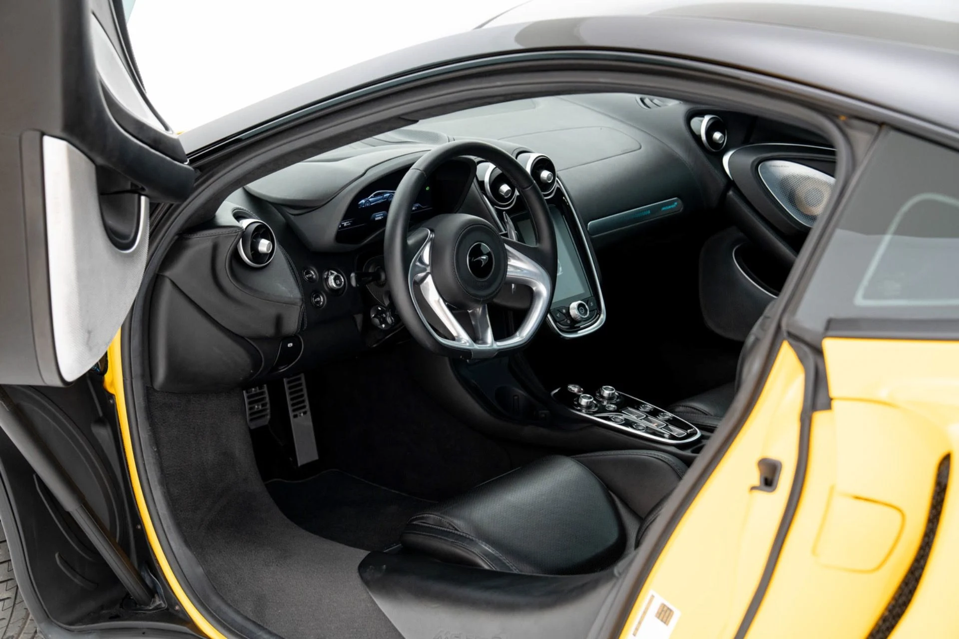 mph012_390050284_Used_2023_Mc_Laren_GT_1774627644_9dd8f6ef99