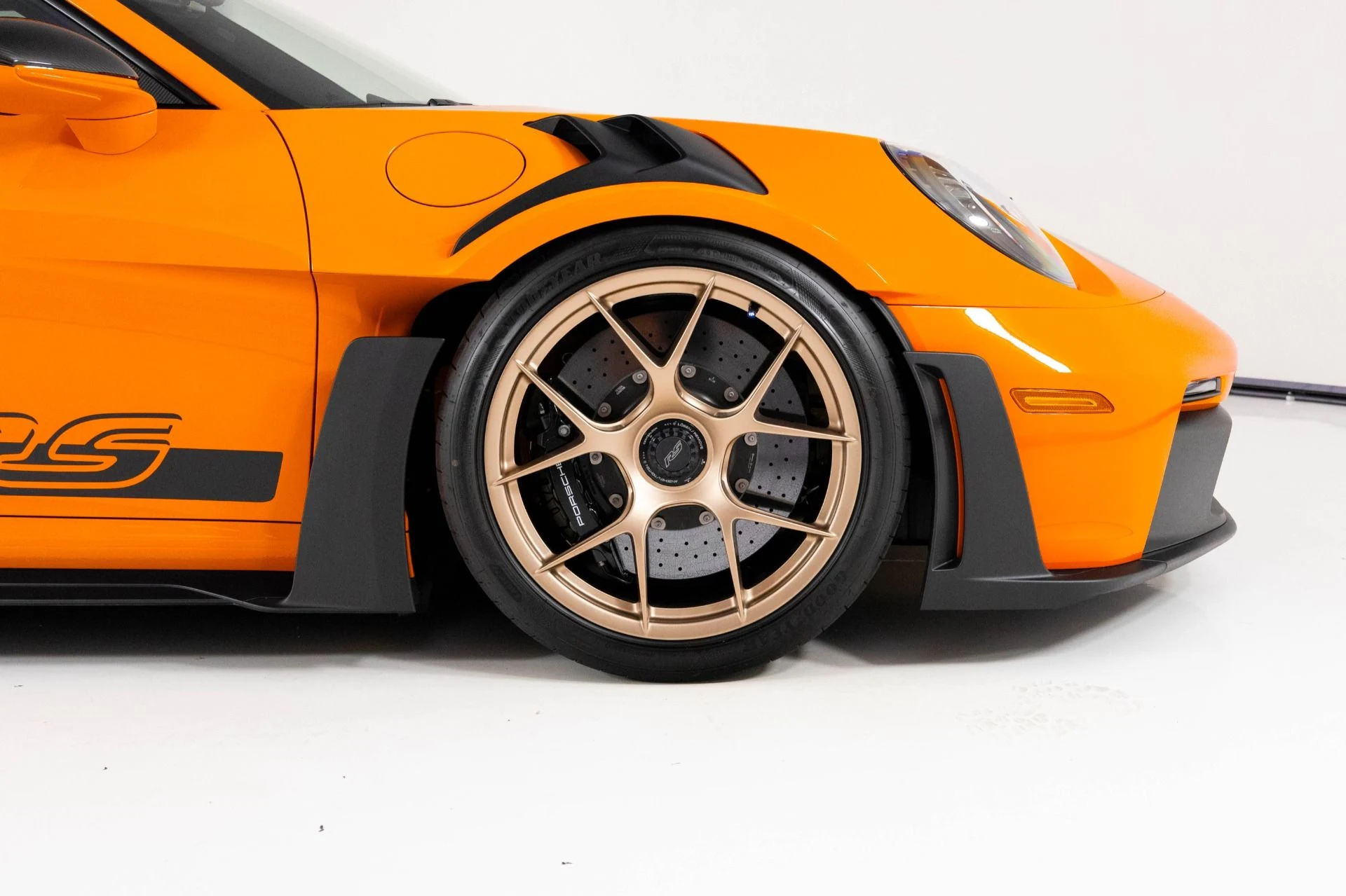 mph012_3904350339_Used_2024_Porsche_911_GT_3_RS_1760133545_74c6886465