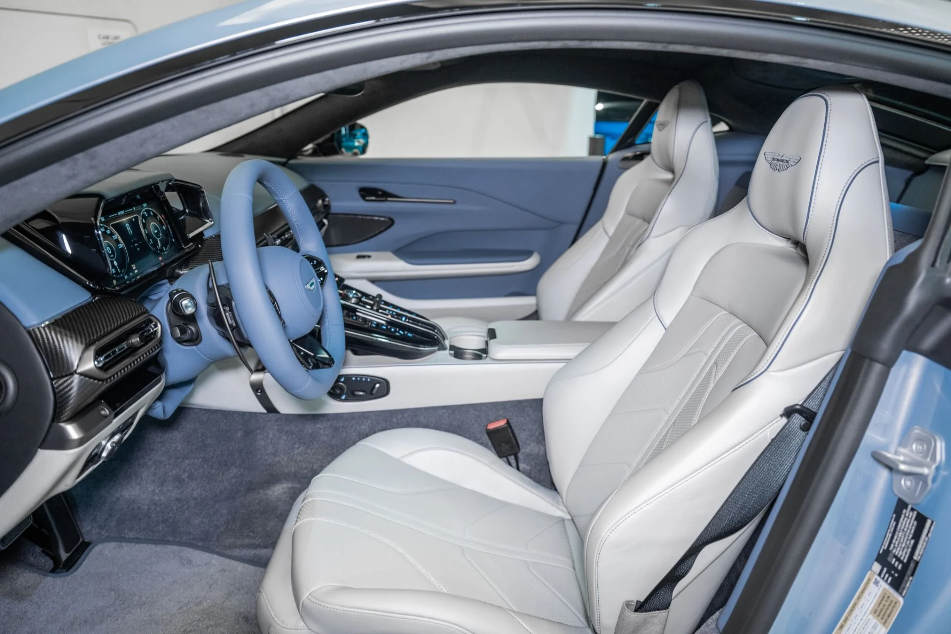 mph012_3907343694_New_2026_ASTON_MARTIN_VANTAGE_1759240597_03f3683bfd